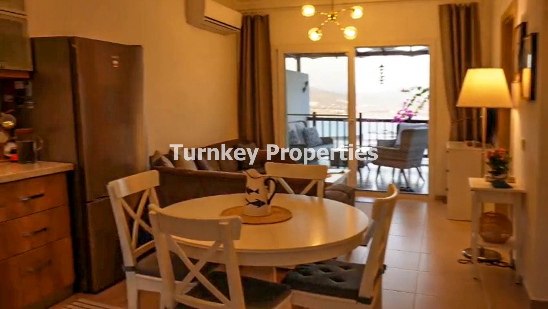 Boğaziçi Satılık Daire Göl Manzaralı Büyük Balkonlu 2+1 Eşyalı Ev