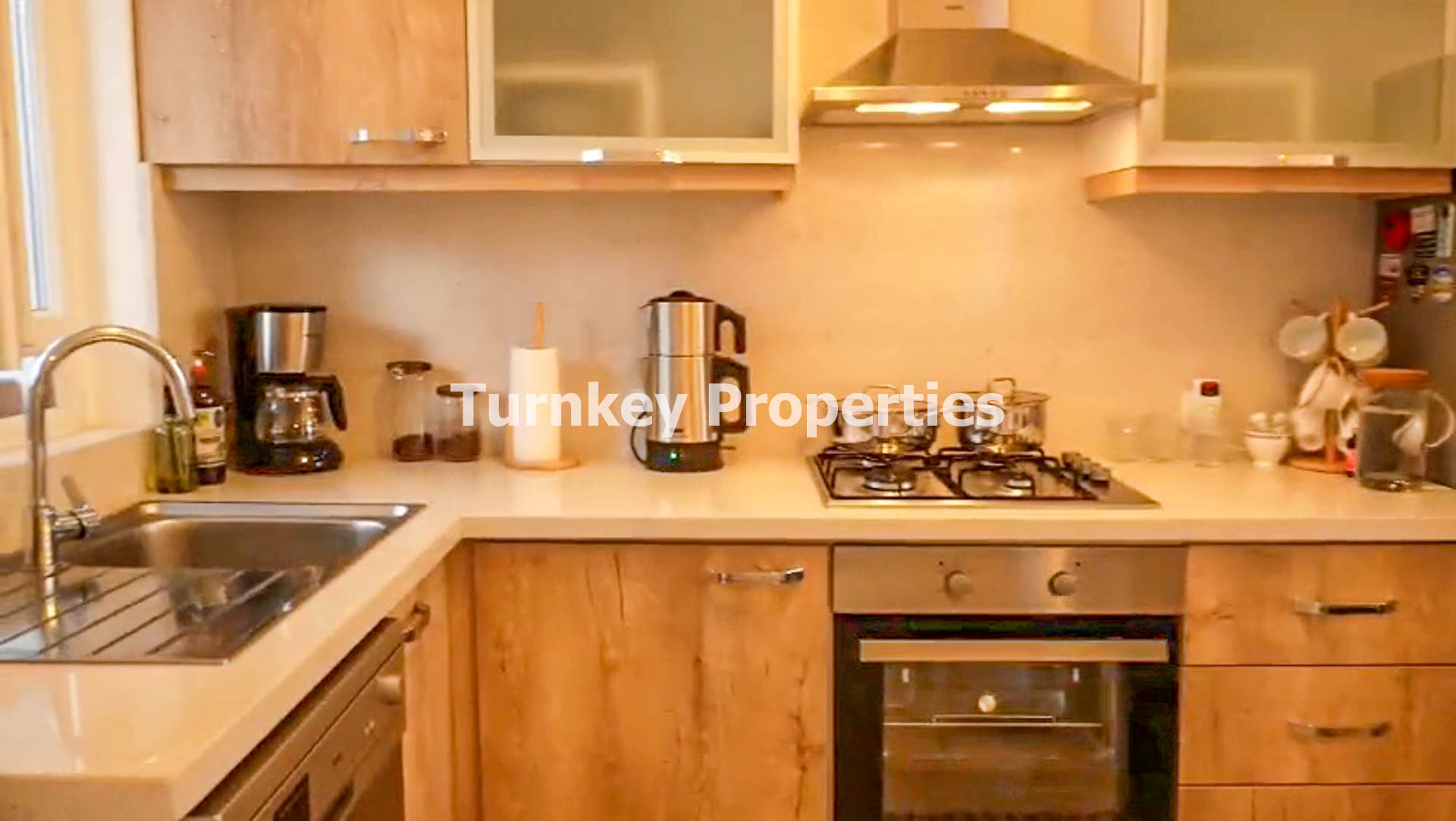 Boğaziçi Satılık Daire Göl Manzaralı Büyük Balkonlu 2+1 Eşyalı Ev