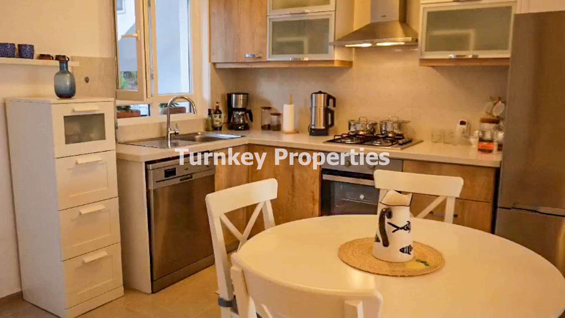 Boğaziçi Satılık Daire Göl Manzaralı Büyük Balkonlu 2+1 Eşyalı Ev