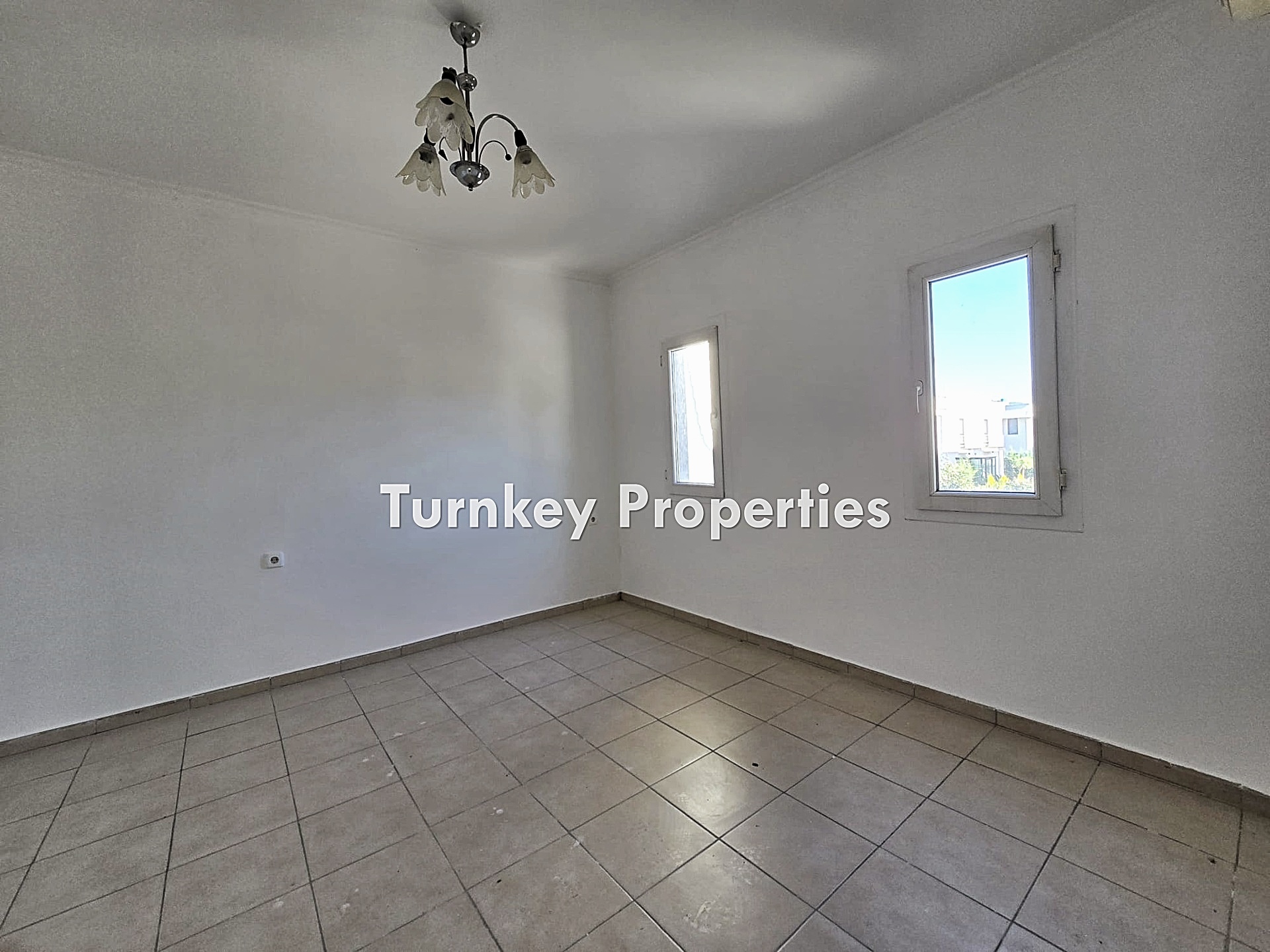 Milas Meşelik Satılık Daire Havuz Manzaralı Site İçinde Üst Kat