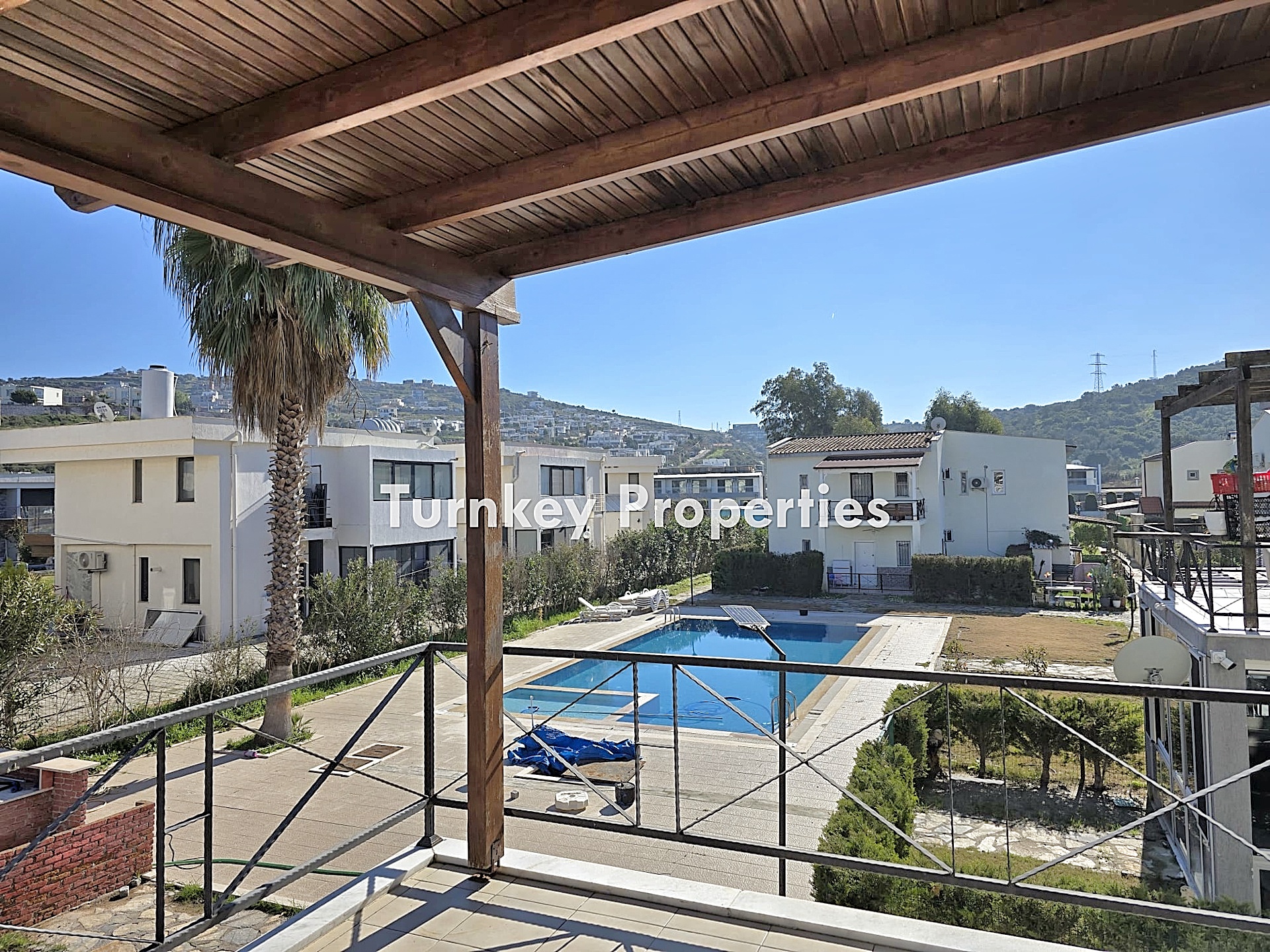 Milas Meşelik Satılık Daire Havuz Manzaralı Site İçinde Üst Kat