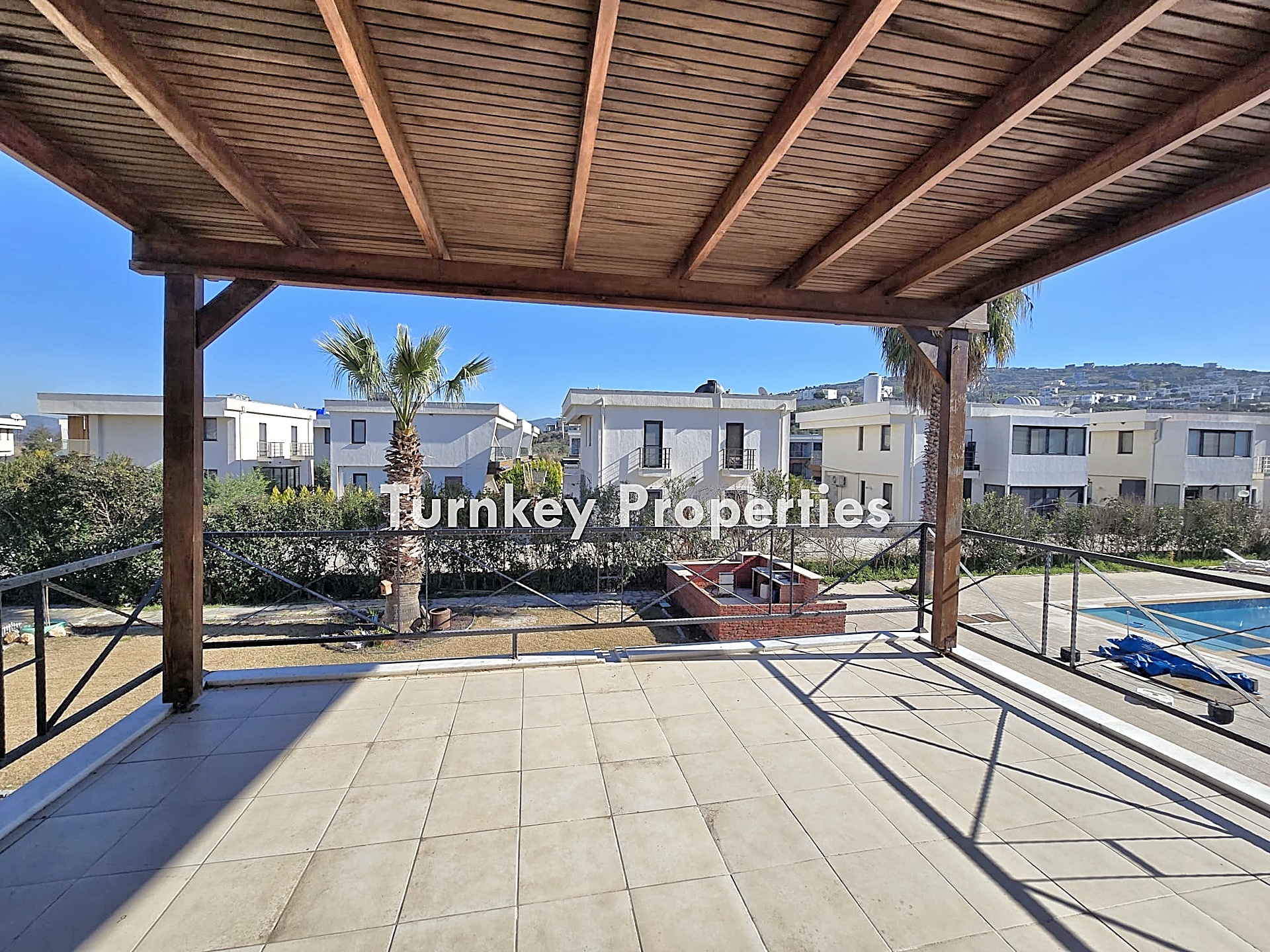 Milas Meşelik Satılık Daire Havuz Manzaralı Site İçinde Üst Kat