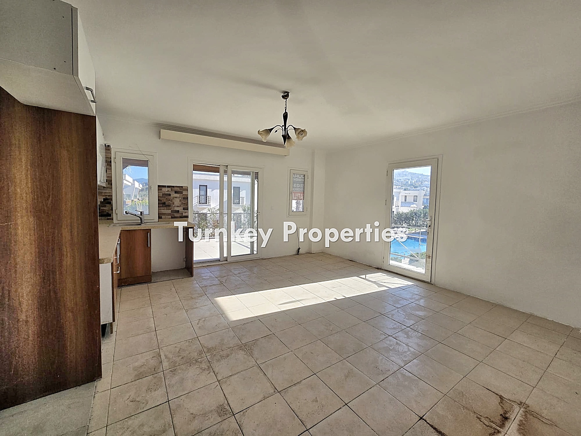 Milas Meşelik Satılık Daire Havuz Manzaralı Site İçinde Üst Kat