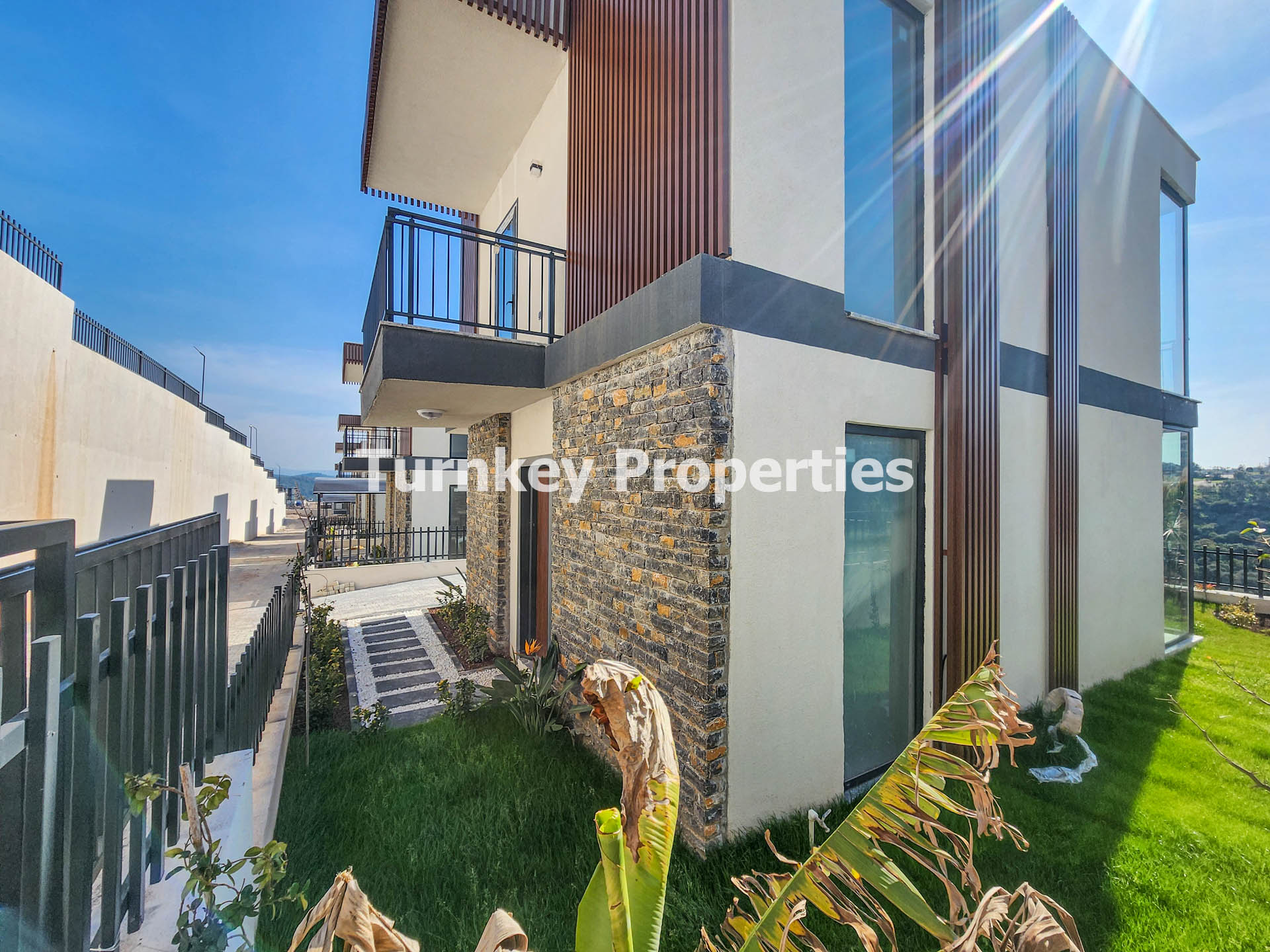 Adabükü Satılık Villa 3+1 Modern Tasarımlı Doğa Manzaralı Cepheli