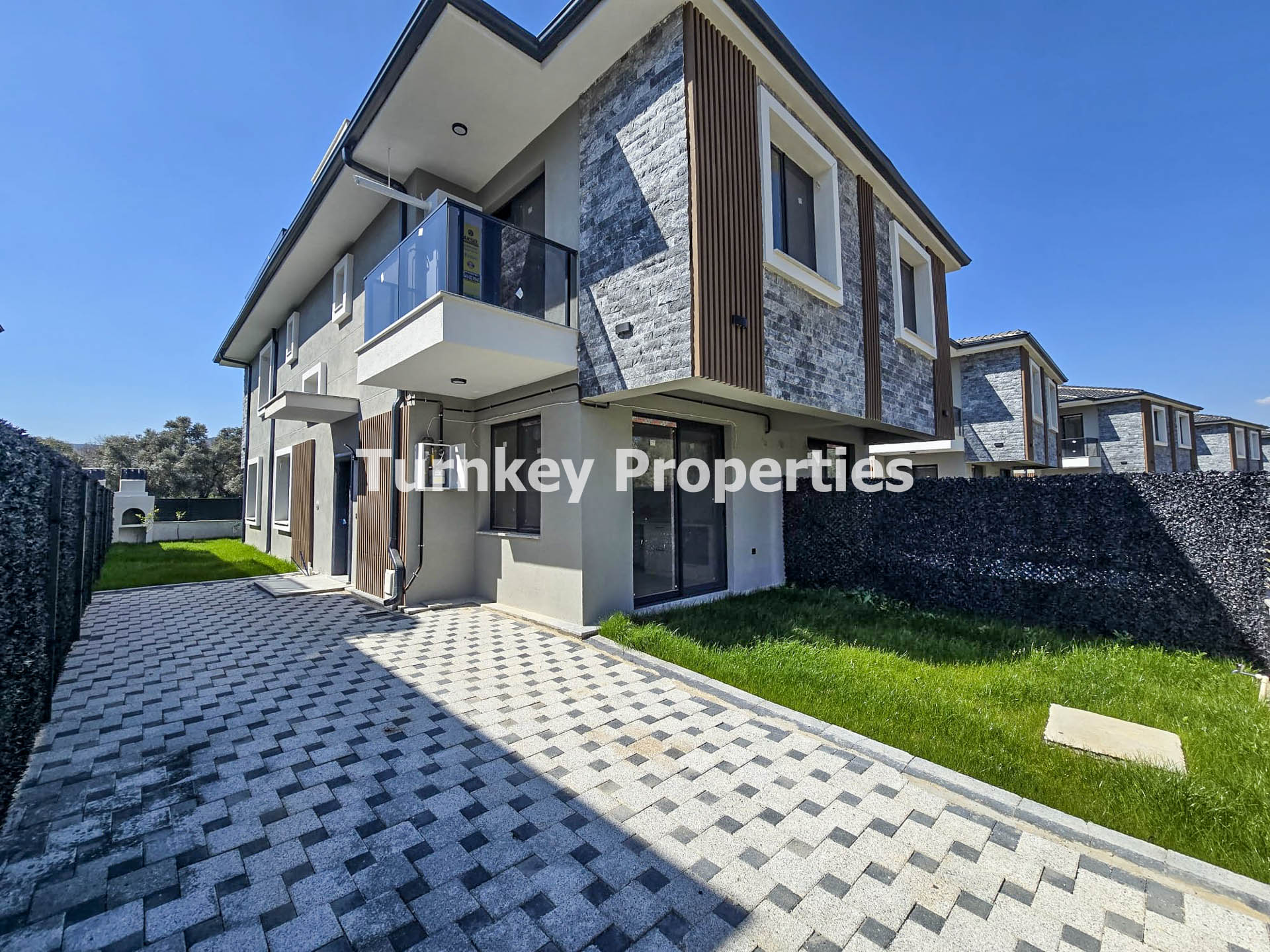 Milas Hayıtlı Mahallesi Site İçerisinde Bahçeli Kiralık 3+1 Villa