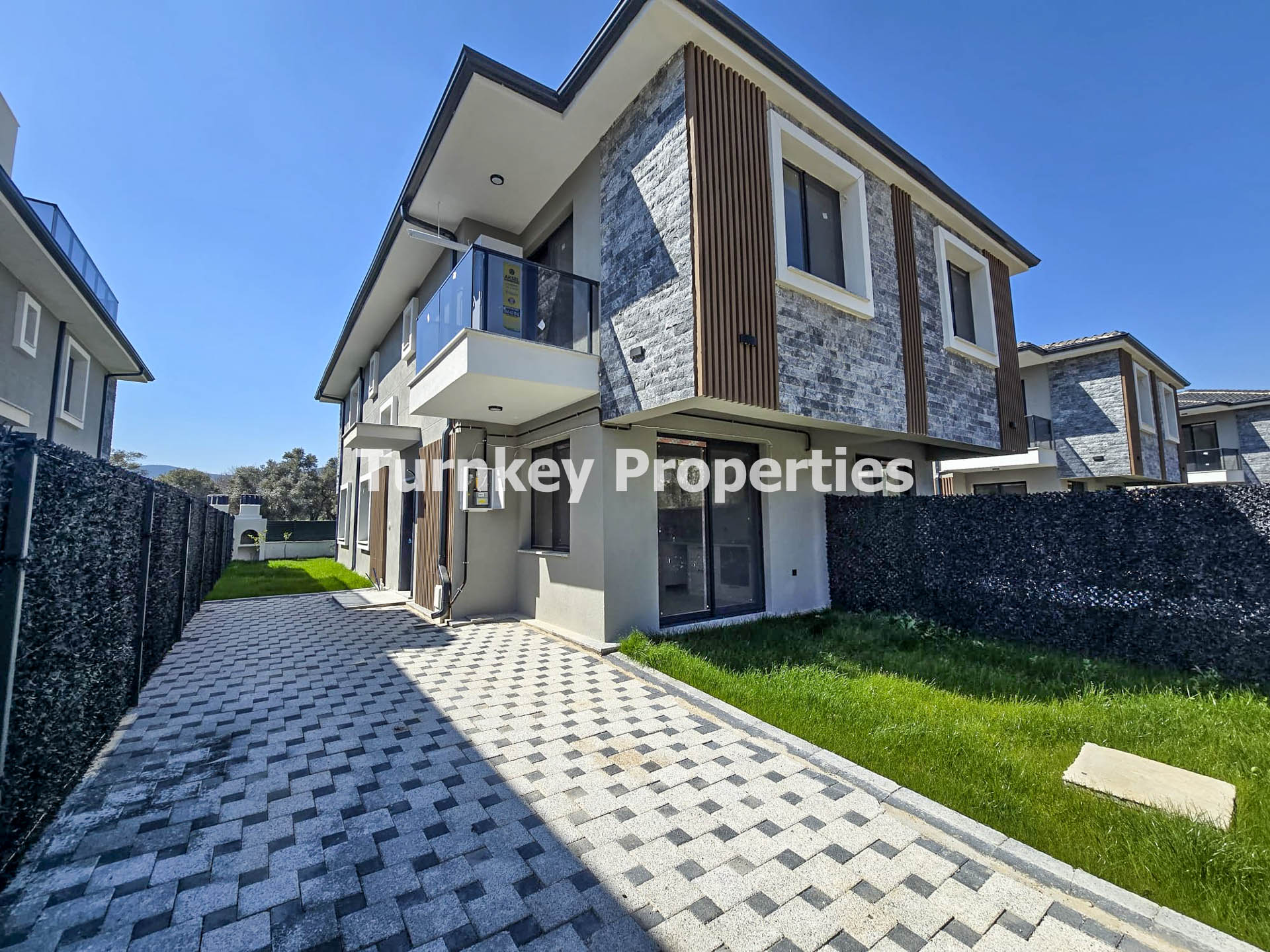 Milas Hayıtlı Mahallesi Site İçerisinde Bahçeli Kiralık 3+1 Villa