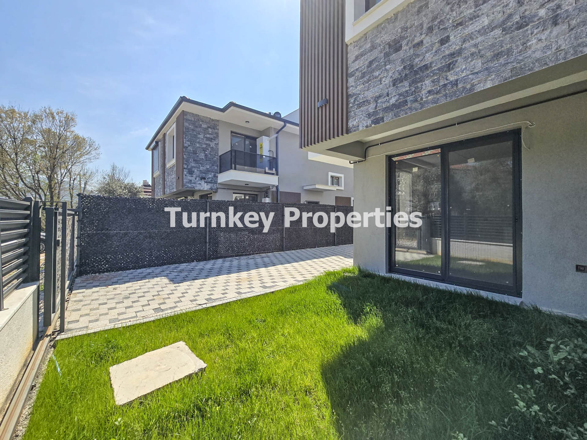 Milas Hayıtlı Mahallesi Site İçerisinde Bahçeli Kiralık 3+1 Villa