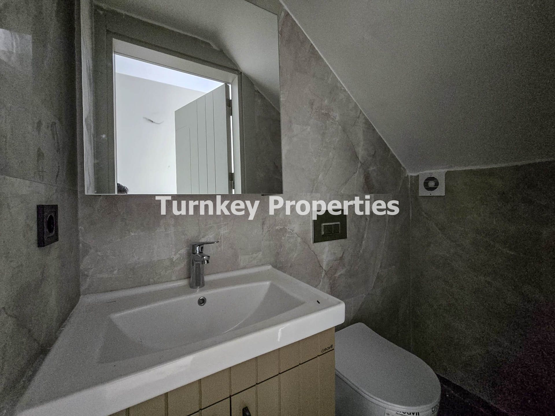 Milas Pomelon AVM Civarı Özel Bahçeli Otoparklı Kiralık 3+1 Villa