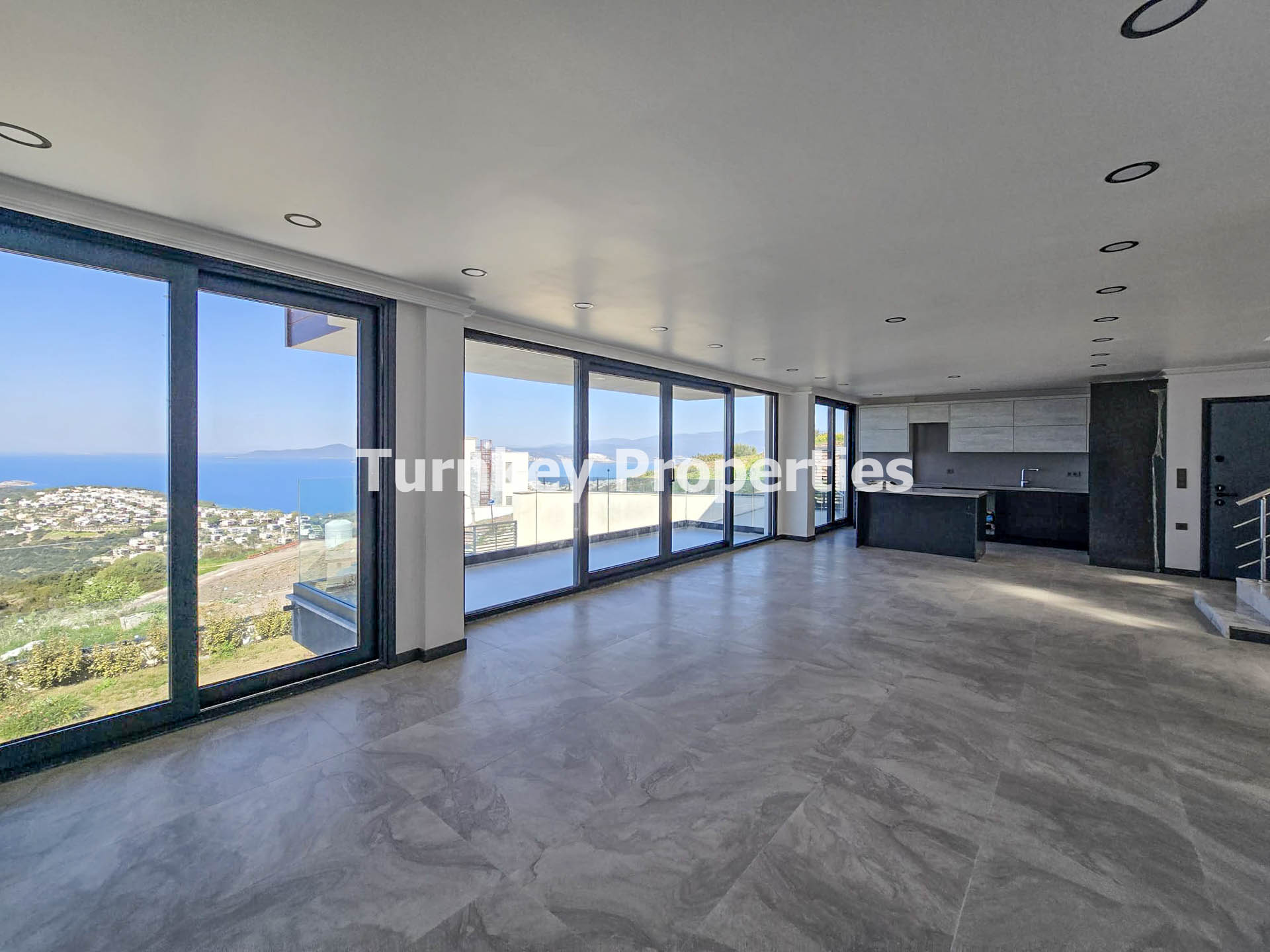 Boğaziçi Satılık Villa Özel Havuzlu Deniz Manzaralı Teraslı Ev