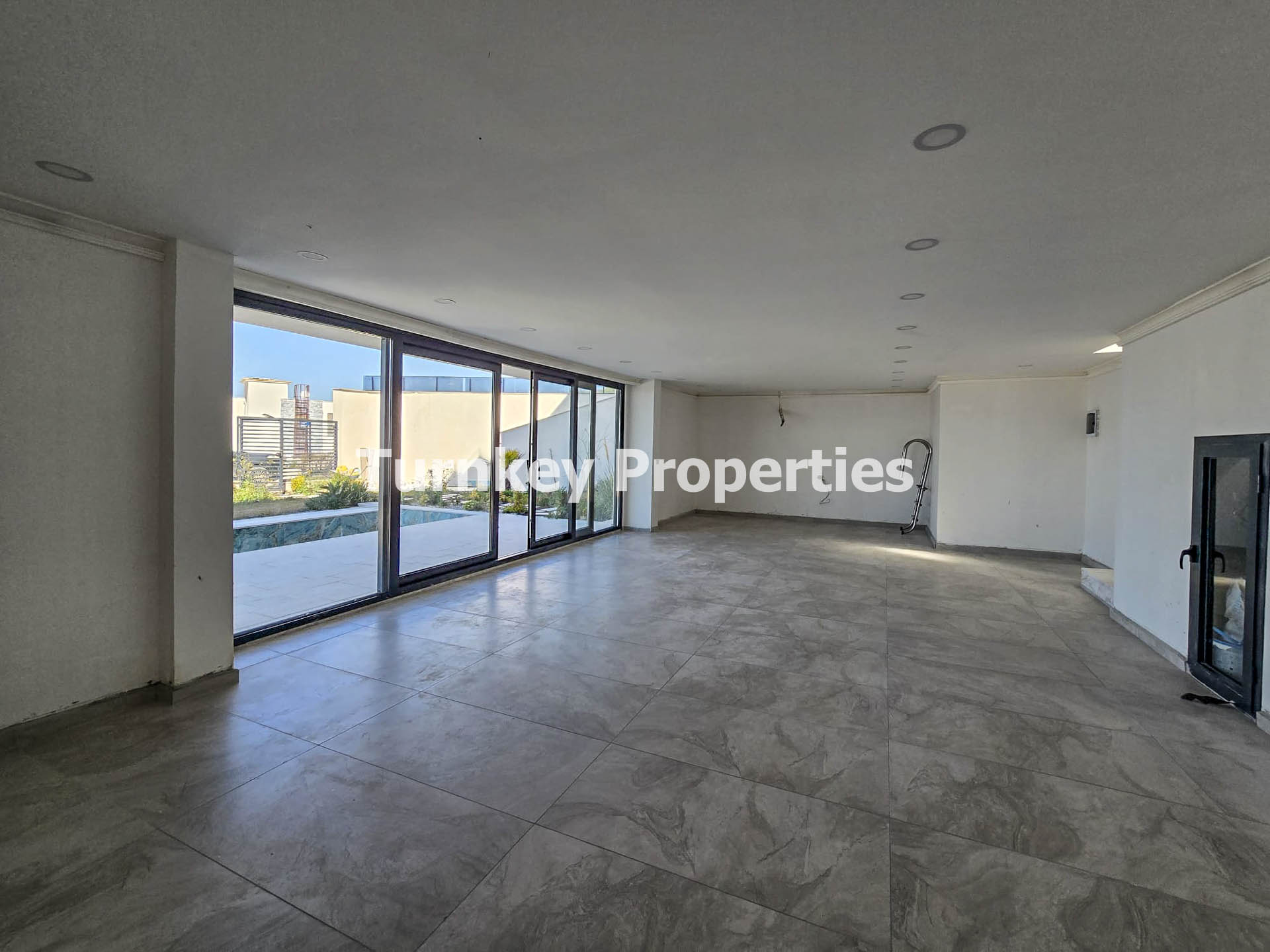 Boğaziçi Satılık Villa Özel Havuzlu Deniz Manzaralı Teraslı Ev