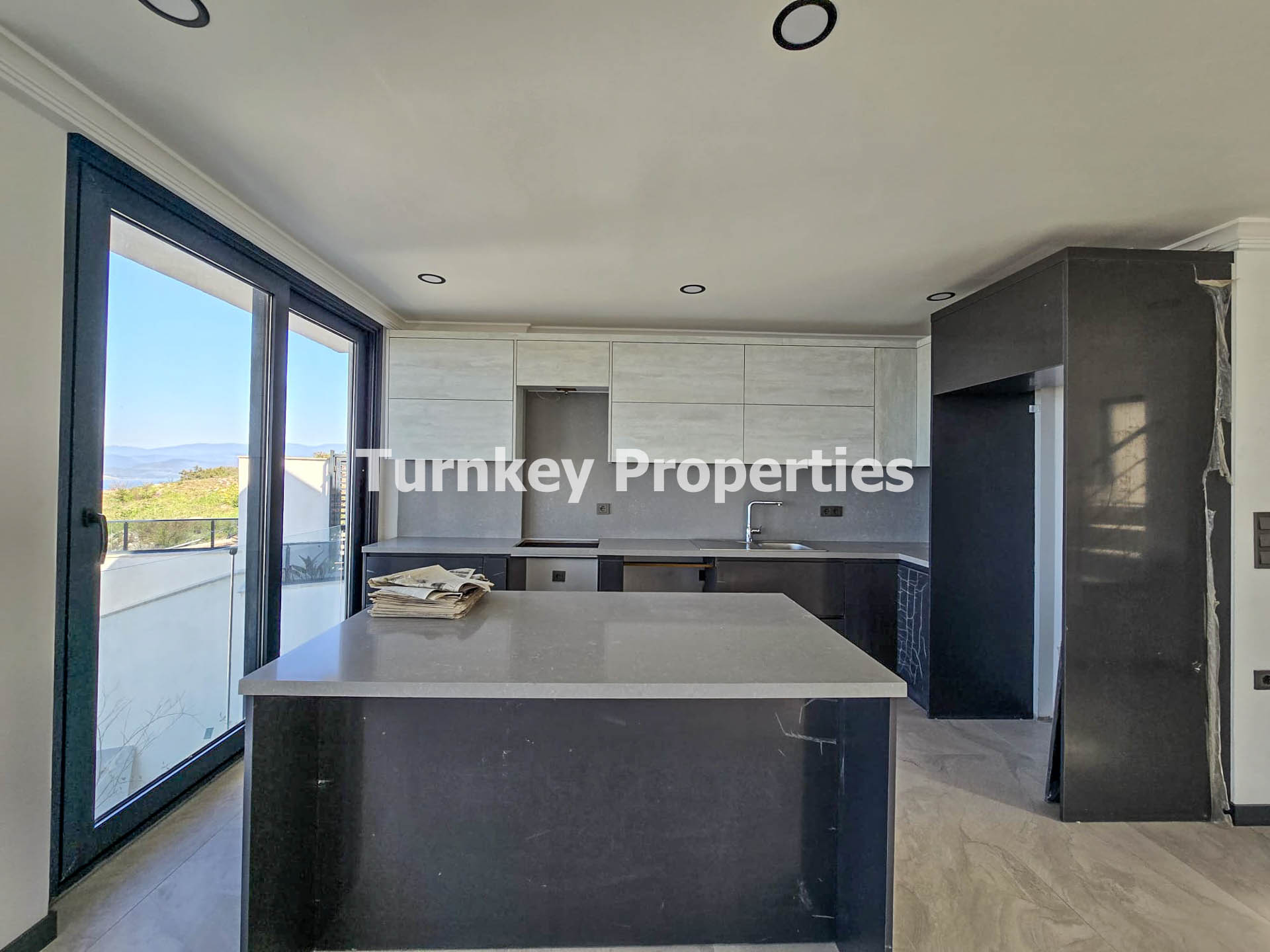 Boğaziçi Satılık Villa Özel Havuzlu Deniz Manzaralı Teraslı Ev