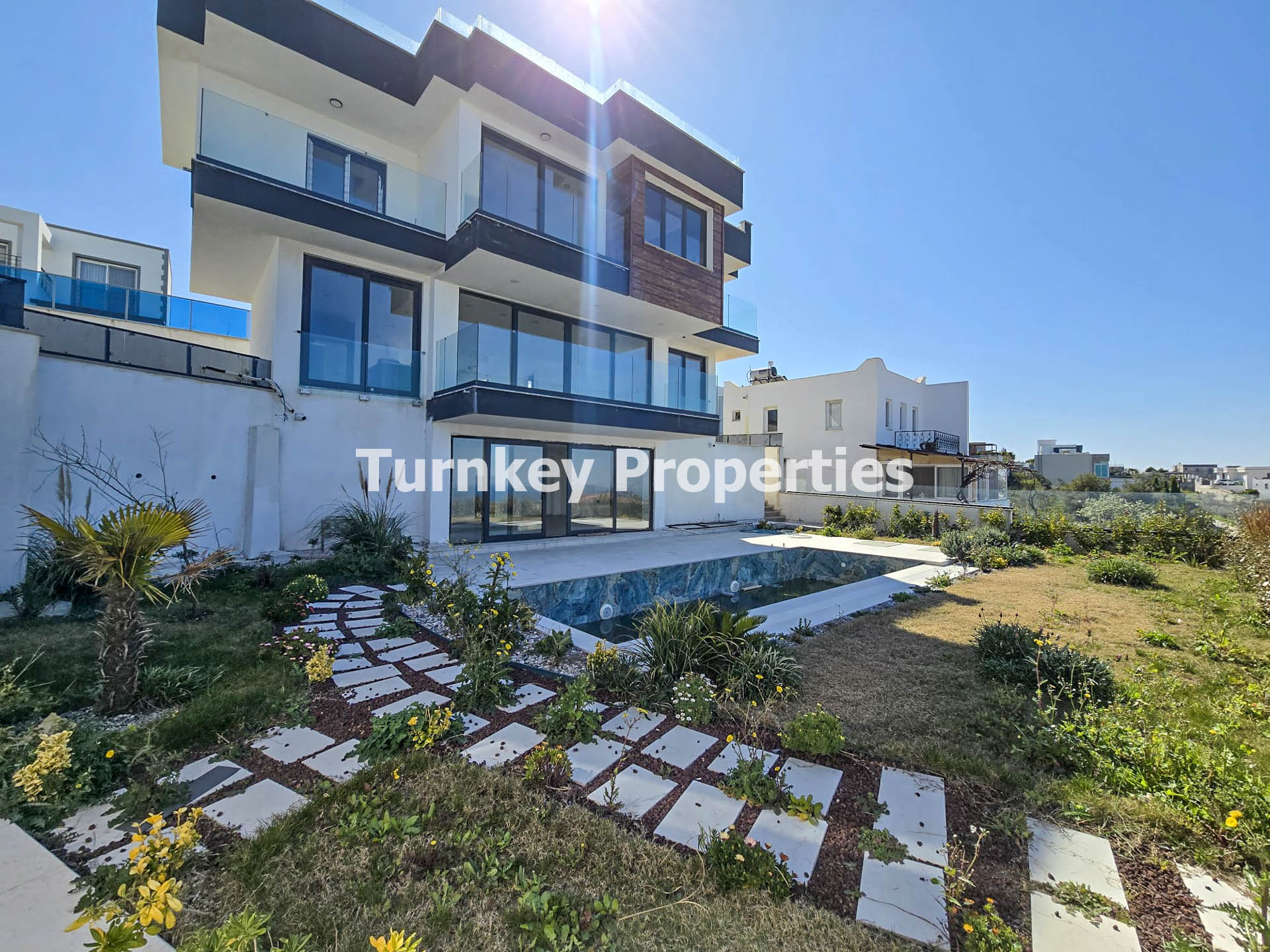 Boğaziçi Satılık Villa Özel Havuzlu Deniz Manzaralı Teraslı Ev