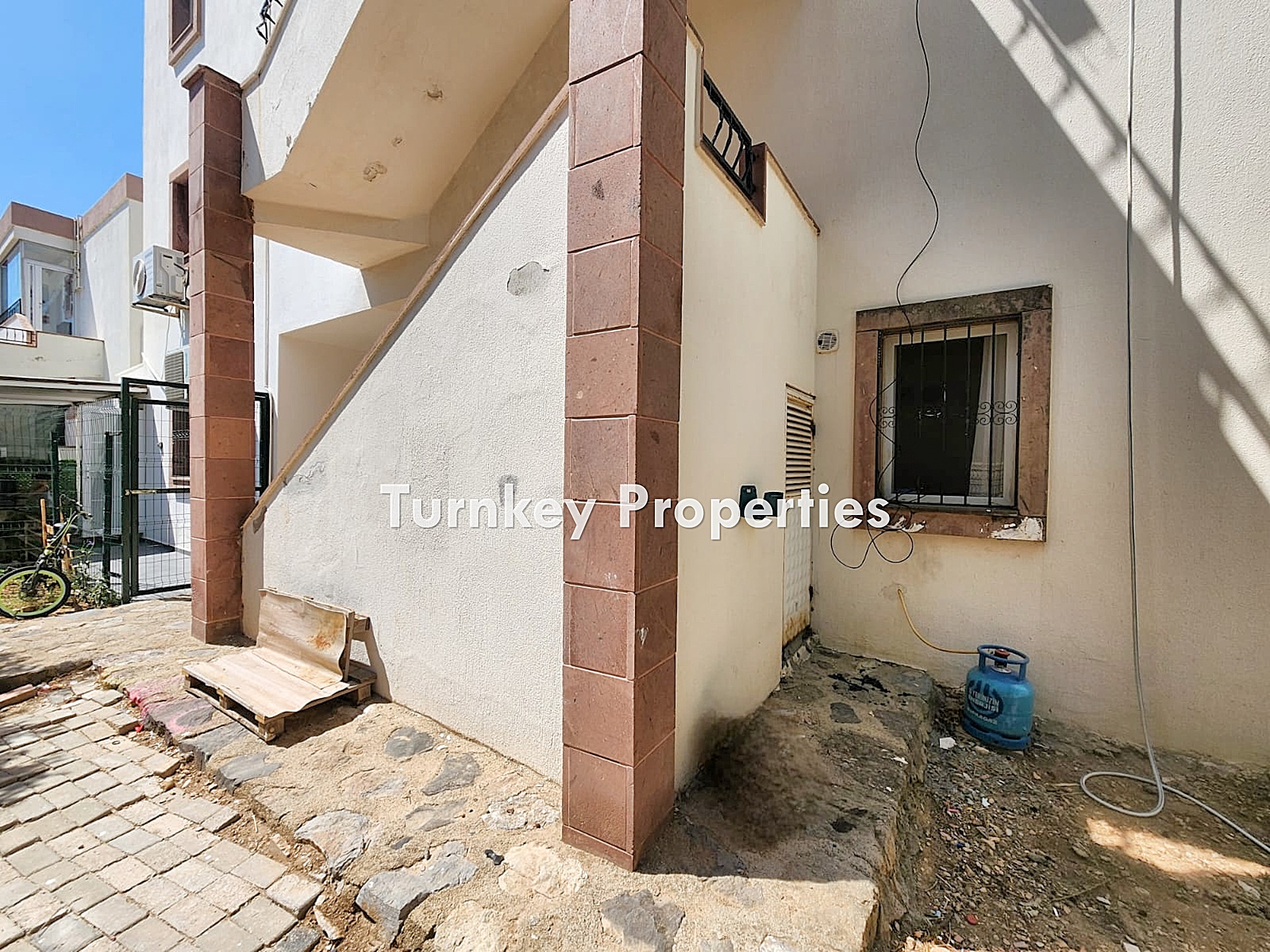 Üst Konacık Satılık Daire Merkezi Konumda Bahçe Katı Garaj Tapulu