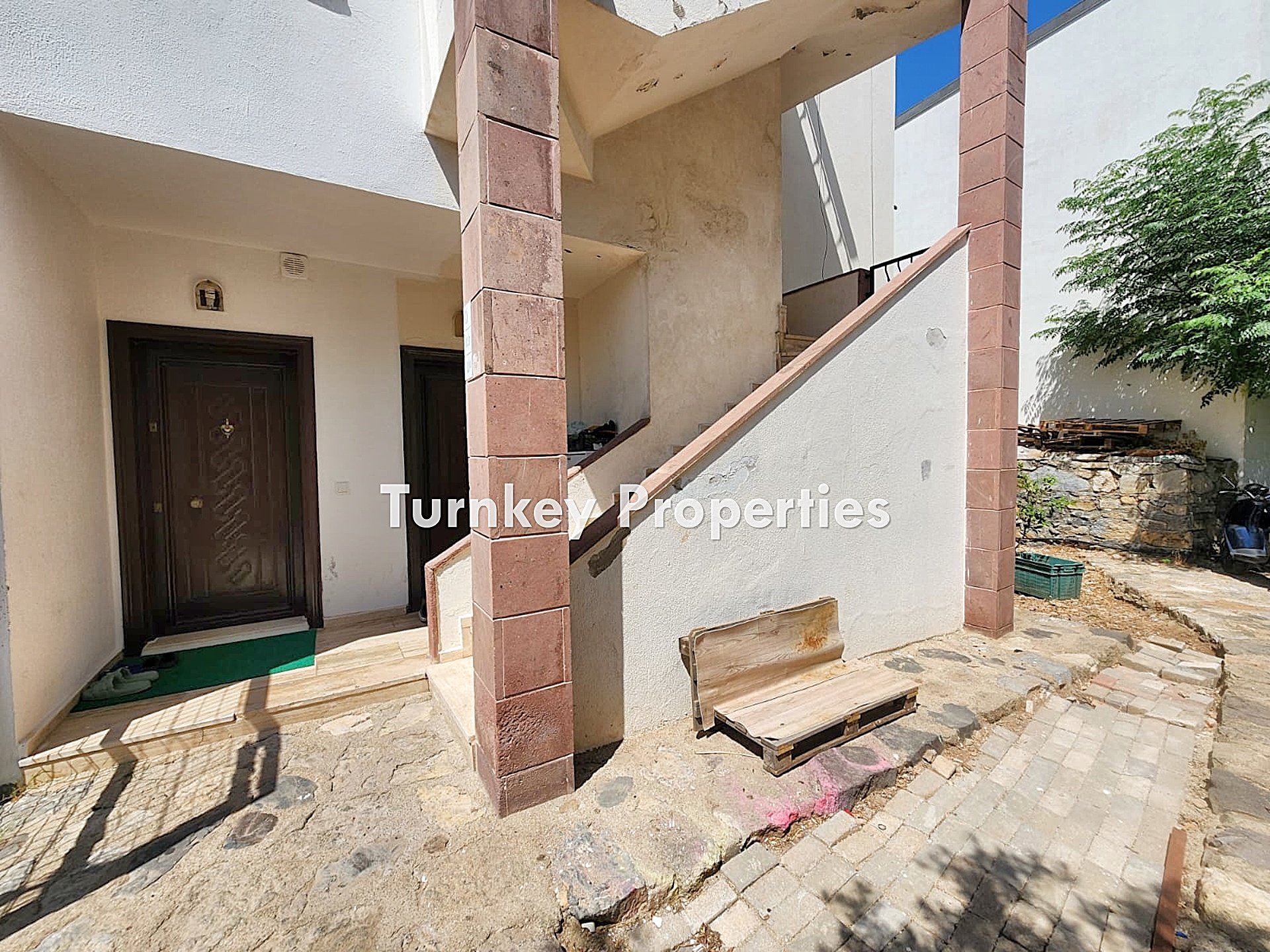 Üst Konacık Satılık Daire Merkezi Konumda Bahçe Katı Garaj Tapulu