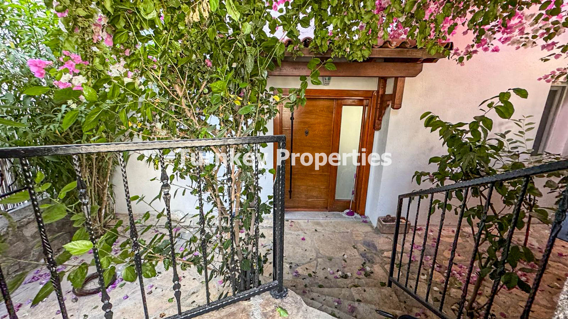 Koyunbaba Satılık Villa Özel Havuzlu Deniz Manzaralı Müstakil Ev