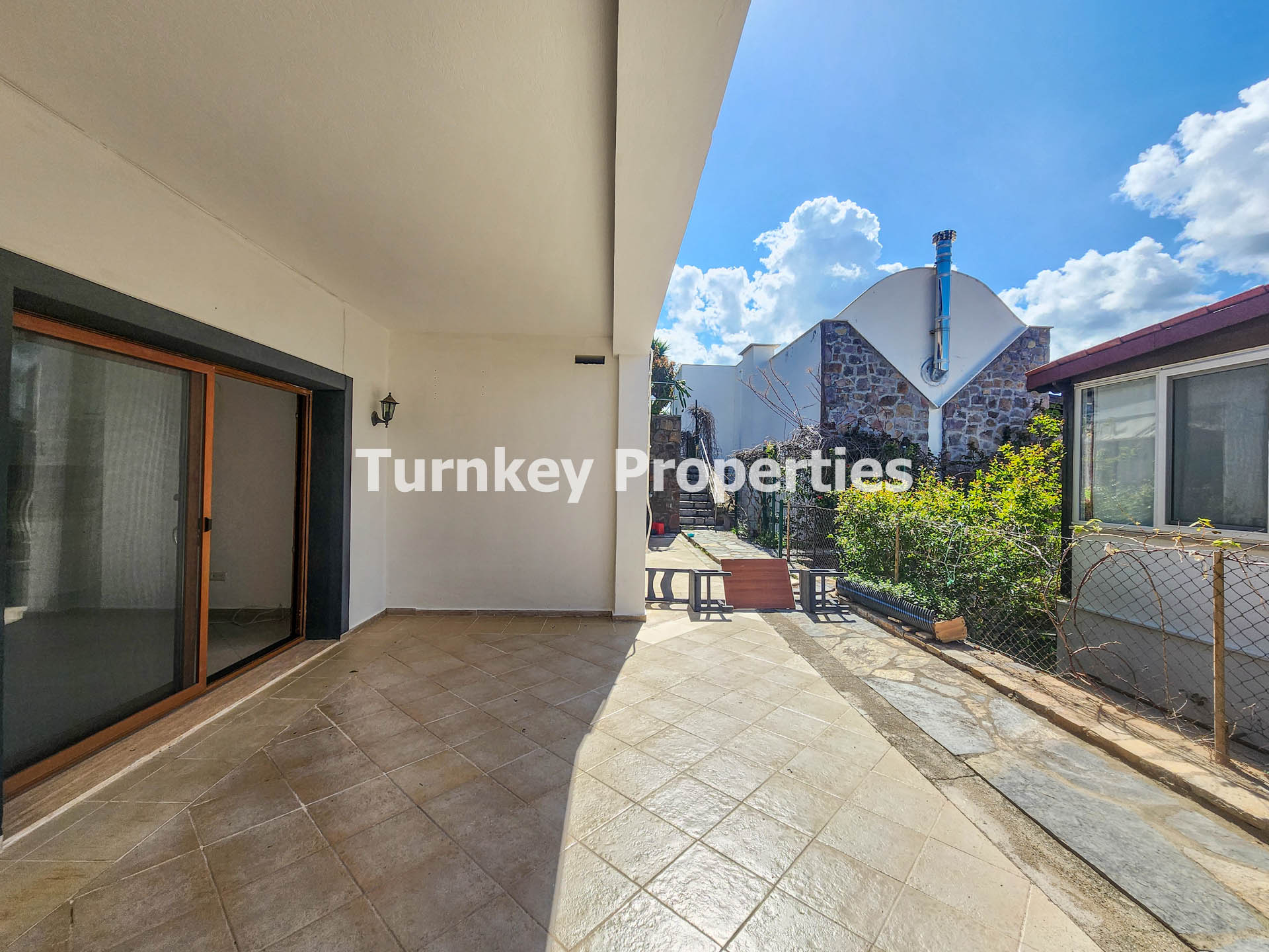 Yalıkavak, Bodrum Küdür Kiralık 2+1 Bahçe Katı Daire Denize Yakın