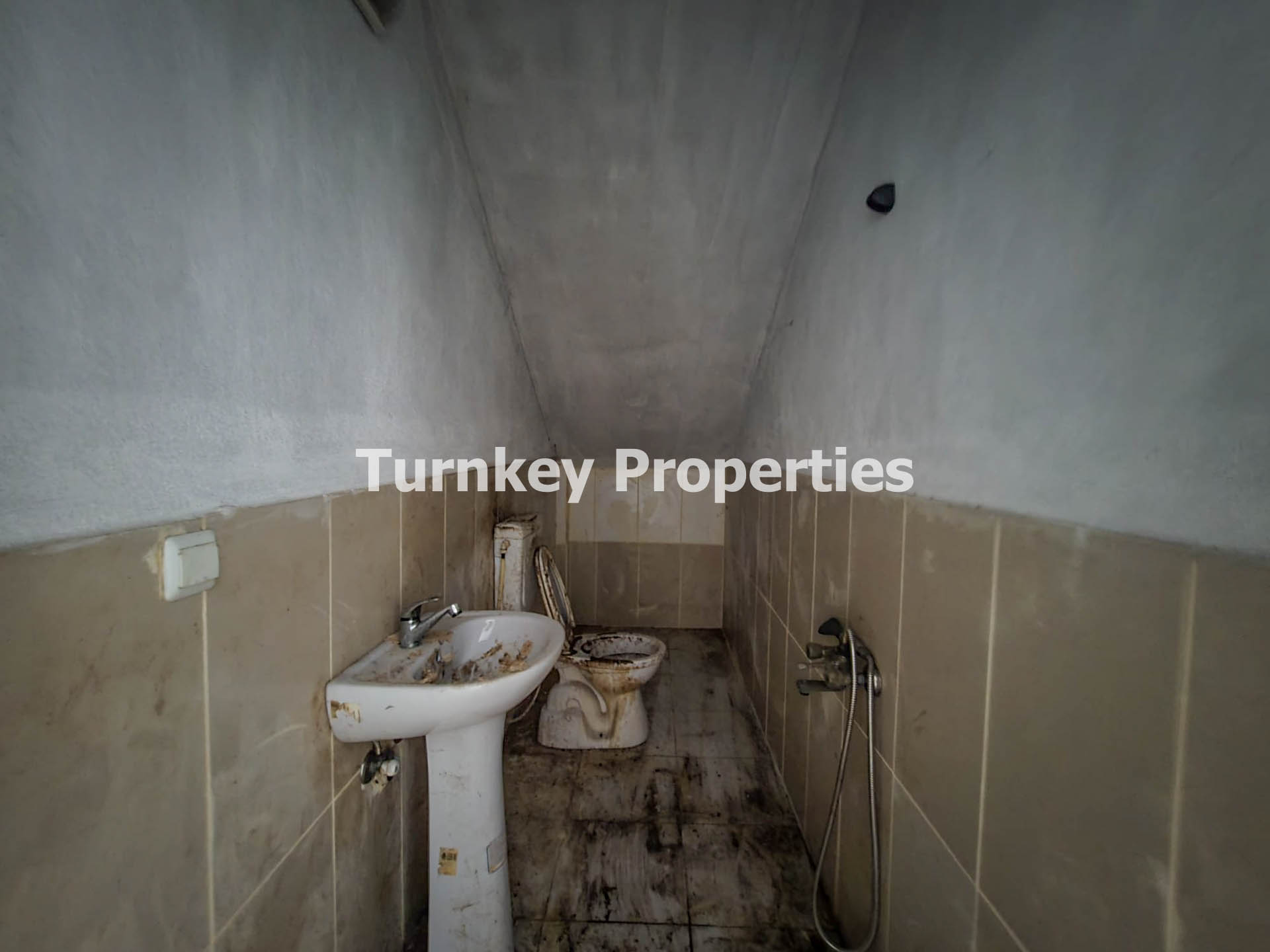 Bodrum Mumcular Eski Sanayi Bölgesinde Cadde Üzeri Kiralık Dükkan