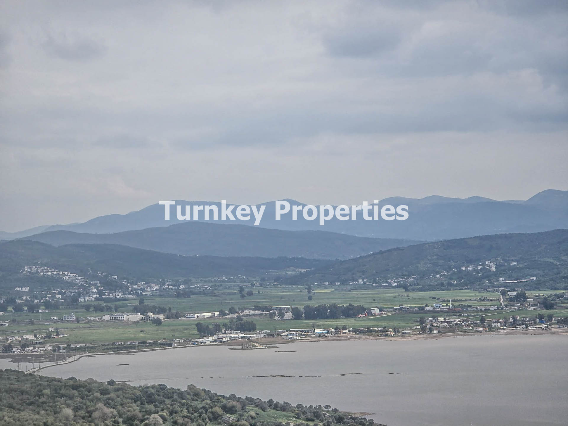 Milas Boğaziçi'nde Site İçinde Kiralık Eşyalı Villa Aylık Ödeme