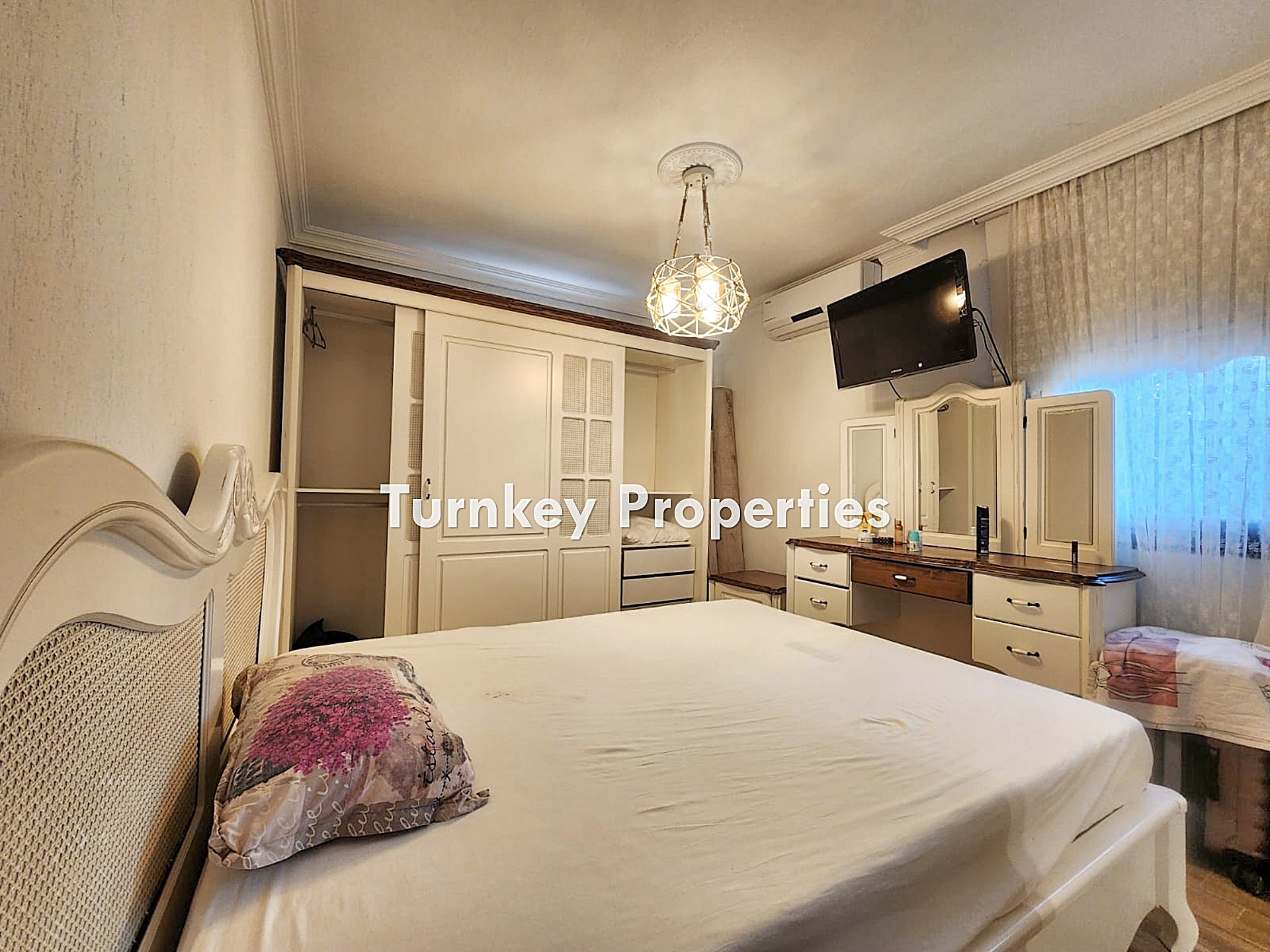 Bodrum Gündoğan Satılık Ev Köyiçi Merkezi Konum Bahçeli Zemin Kat