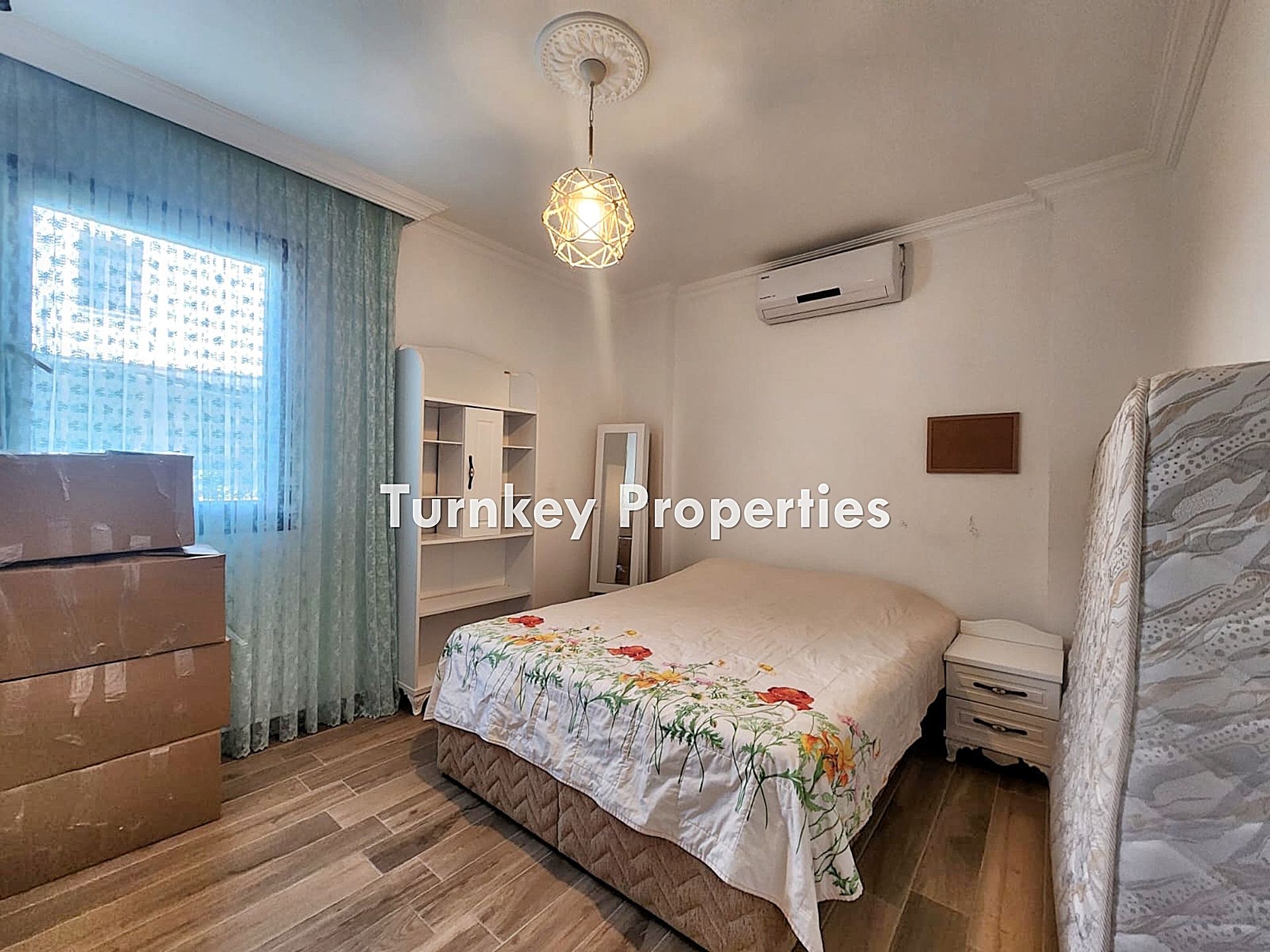 Bodrum Gündoğan Satılık Ev Köyiçi Merkezi Konum Bahçeli Zemin Kat