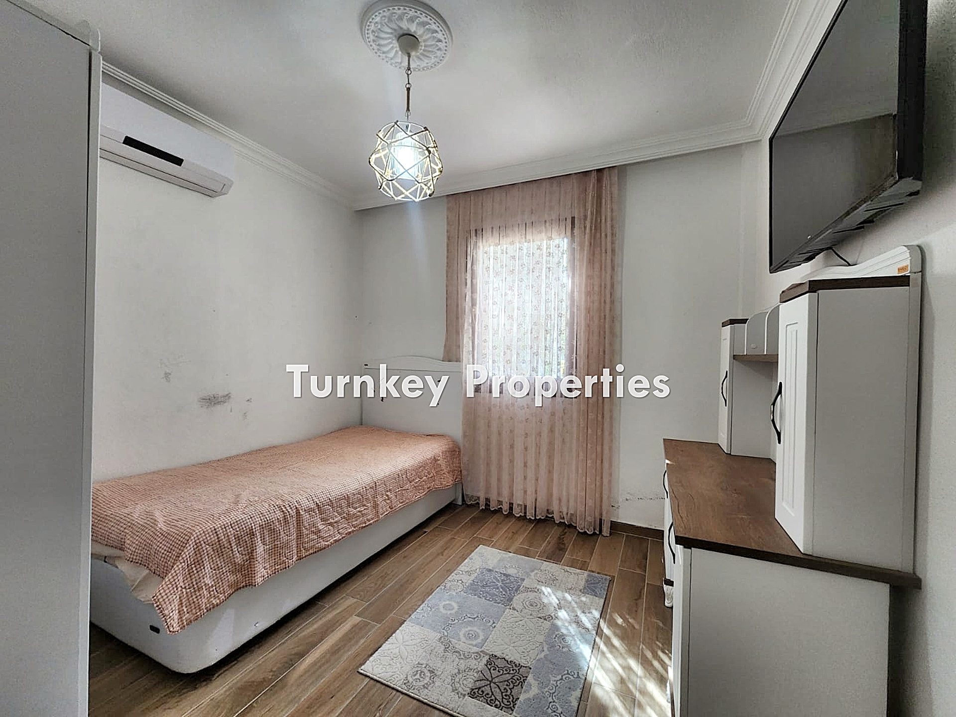 Bodrum Gündoğan Satılık Ev Köyiçi Merkezi Konum Bahçeli Zemin Kat