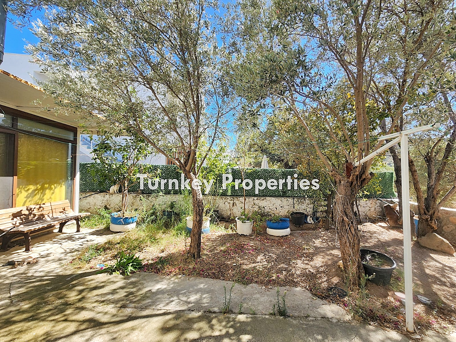 Bodrum Gündoğan Satılık Ev Köyiçi Merkezi Konum Bahçeli Zemin Kat