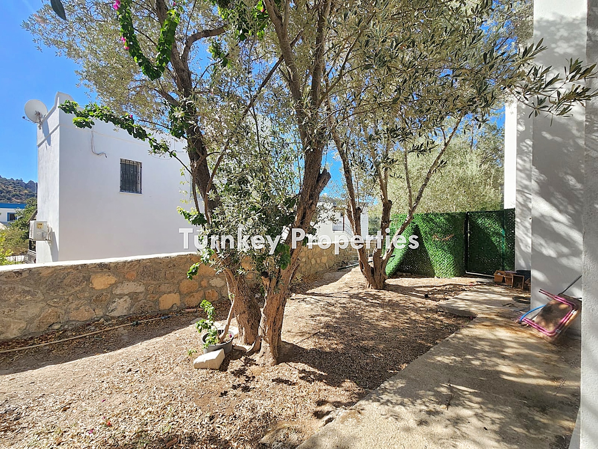 Bodrum Gündoğan Satılık Ev Köyiçi Merkezi Konum Bahçeli Zemin Kat