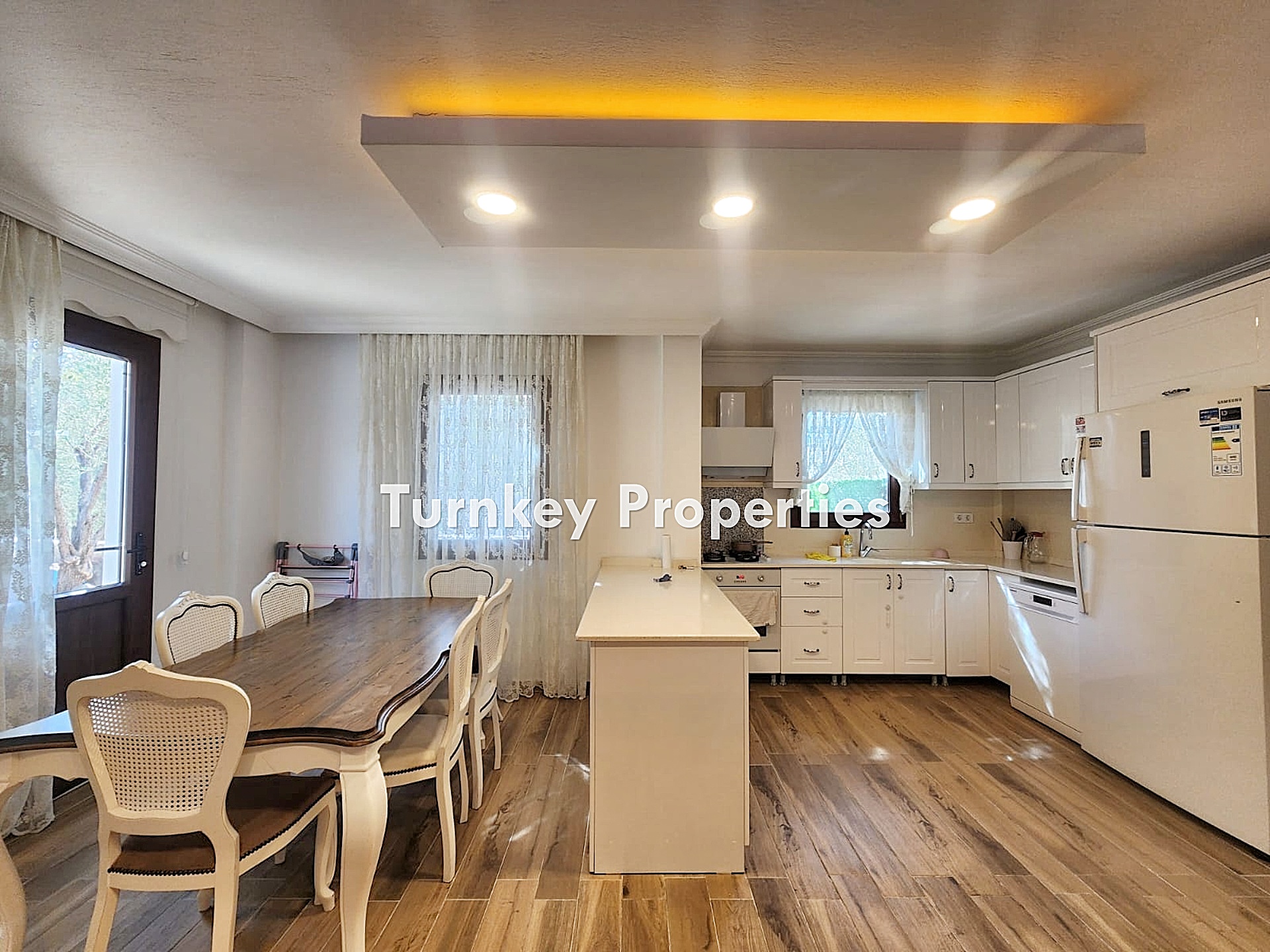 Bodrum Gündoğan Satılık Ev Köyiçi Merkezi Konum Bahçeli Zemin Kat