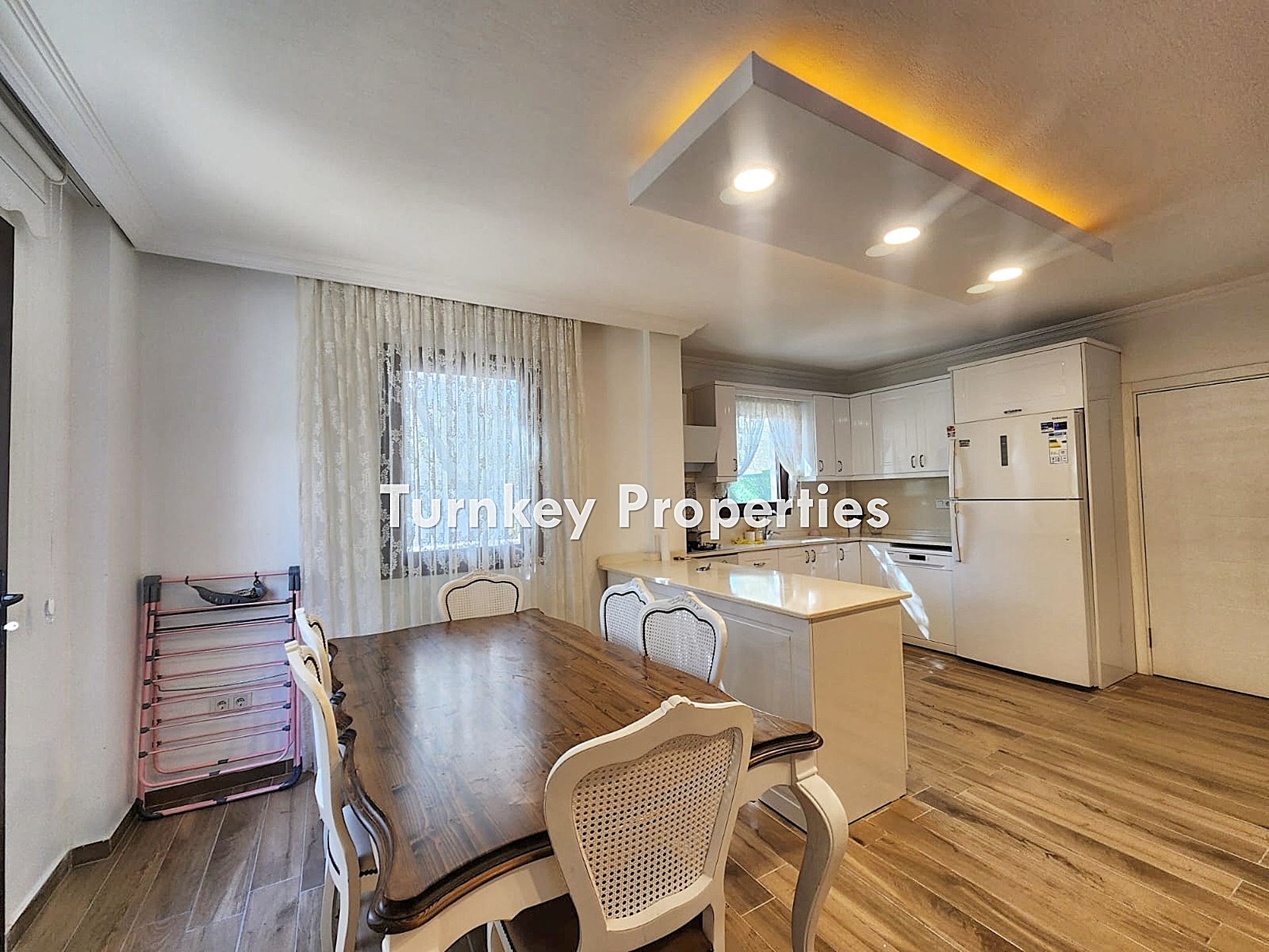 Bodrum Gündoğan Satılık Ev Köyiçi Merkezi Konum Bahçeli Zemin Kat