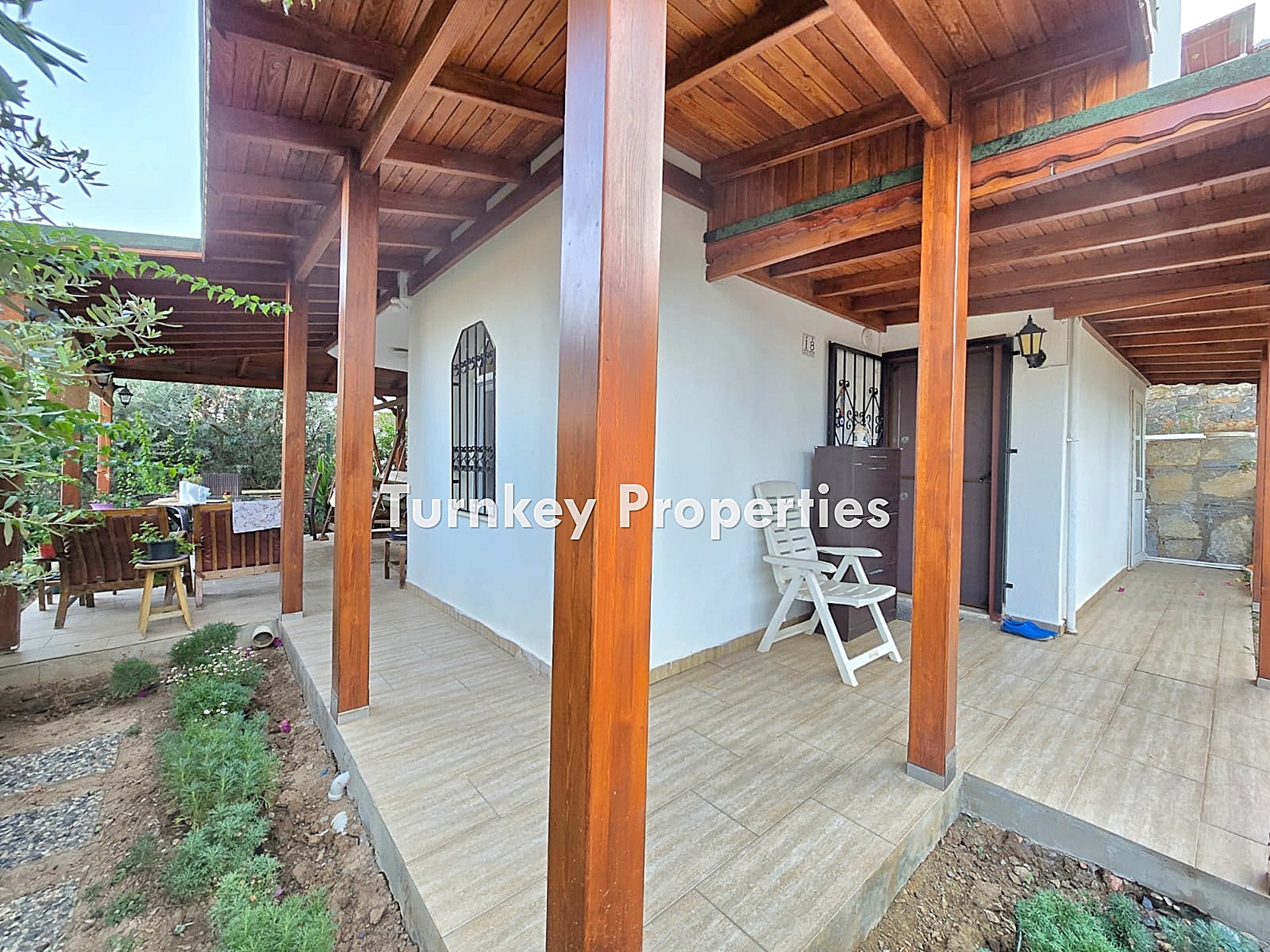 Boğaziçi Satılık Müstakil Ev Ortak Plajlı Site İçinde Havuz Teras