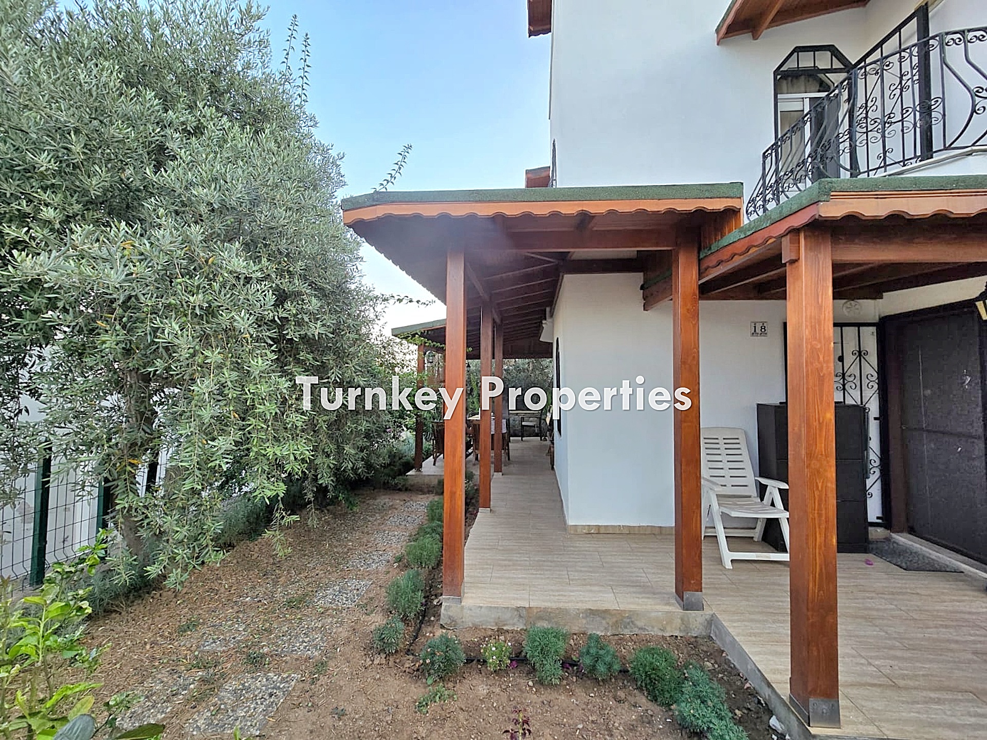 Boğaziçi Satılık Müstakil Ev Ortak Plajlı Site İçinde Havuz Teras