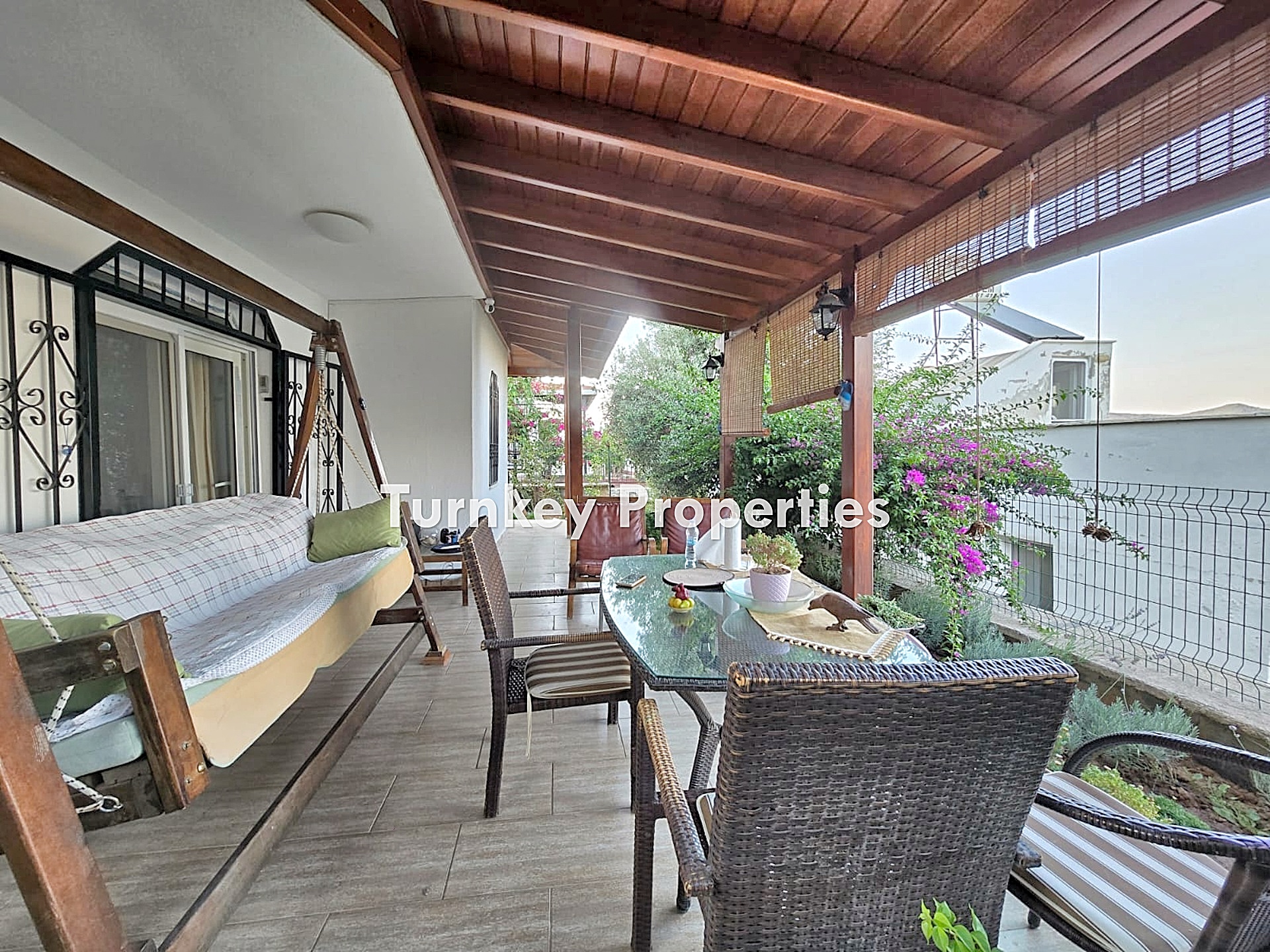 Boğaziçi Satılık Müstakil Ev Ortak Plajlı Site İçinde Havuz Teras