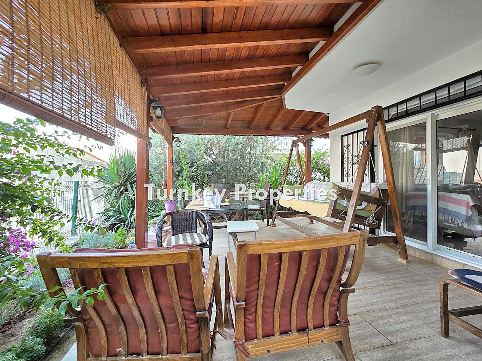 Boğaziçi Satılık Müstakil Ev Ortak Plajlı Site İçinde Havuz Teras