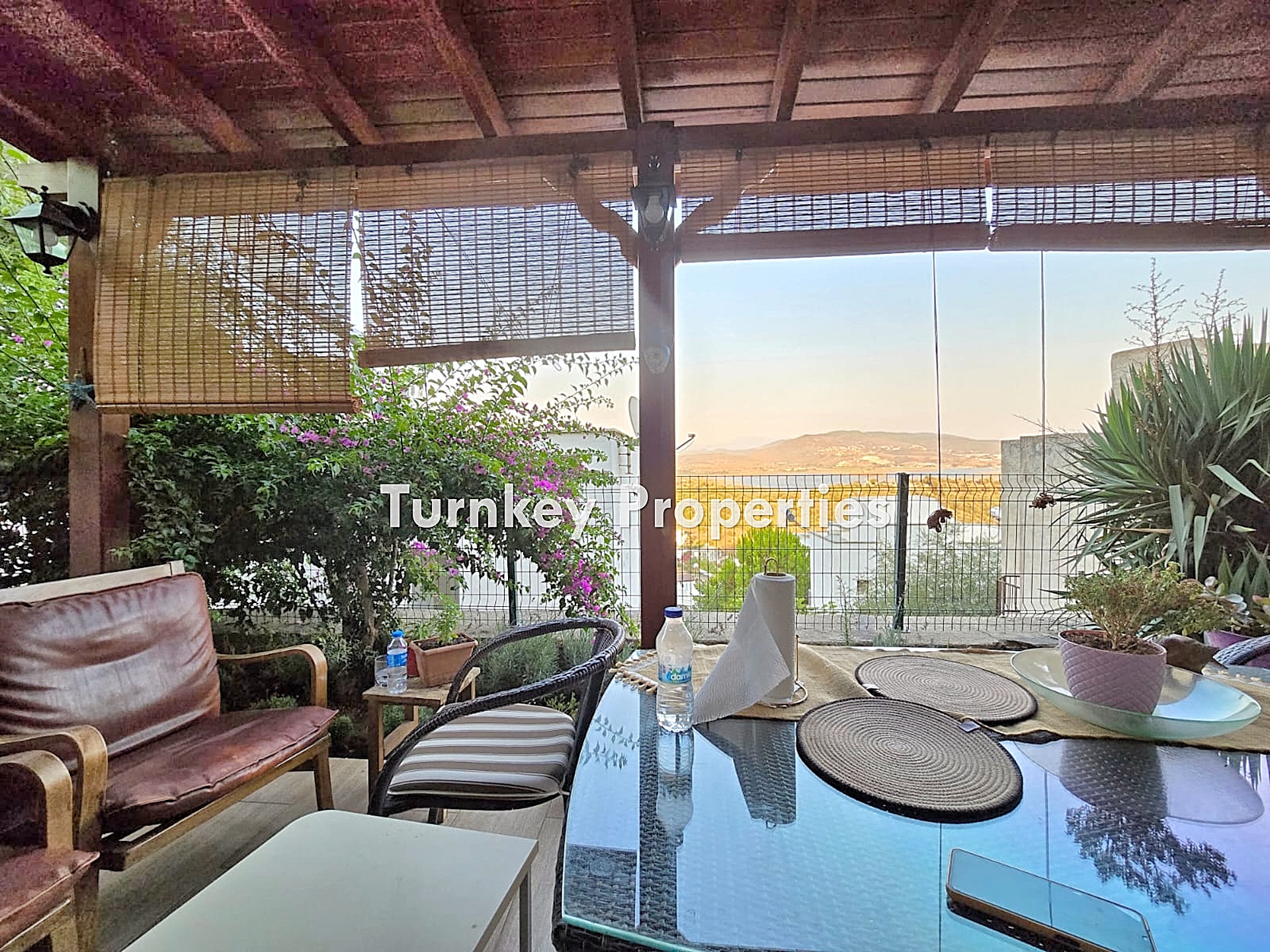 Boğaziçi Satılık Müstakil Ev Ortak Plajlı Site İçinde Havuz Teras