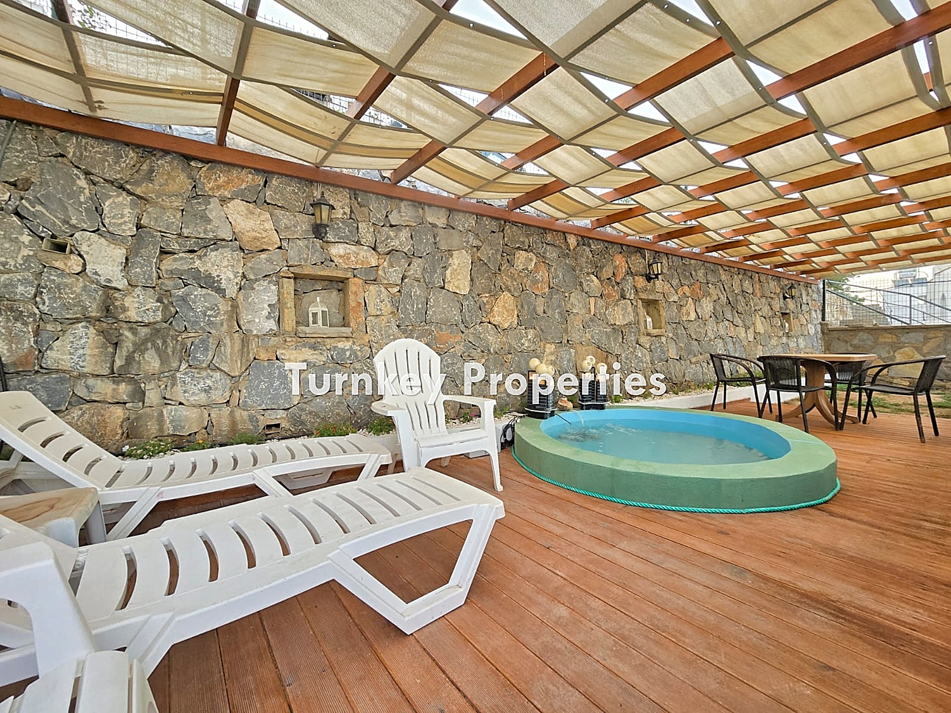 Boğaziçi Satılık Müstakil Ev Ortak Plajlı Site İçinde Havuz Teras