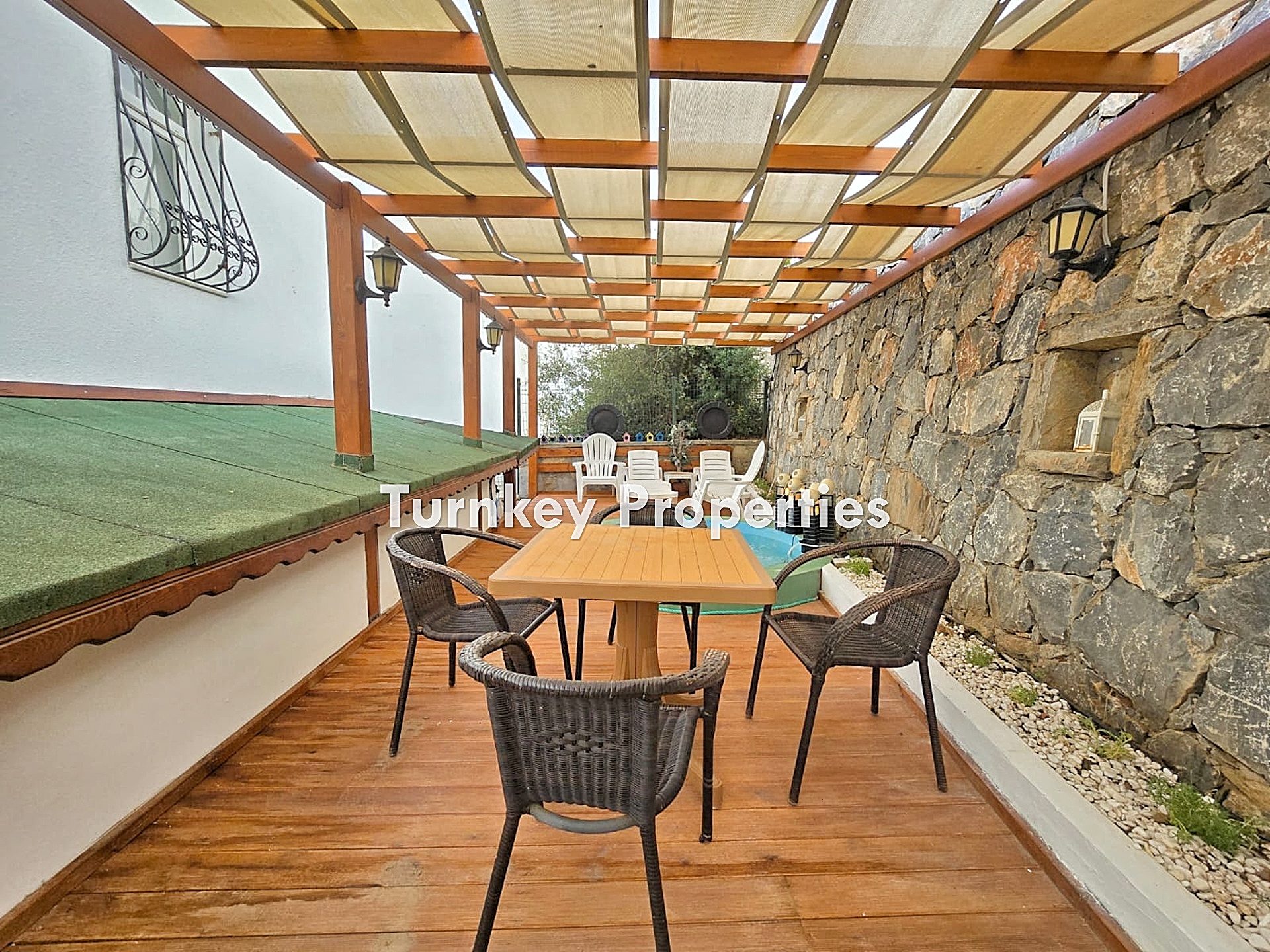 Boğaziçi Satılık Müstakil Ev Ortak Plajlı Site İçinde Havuz Teras