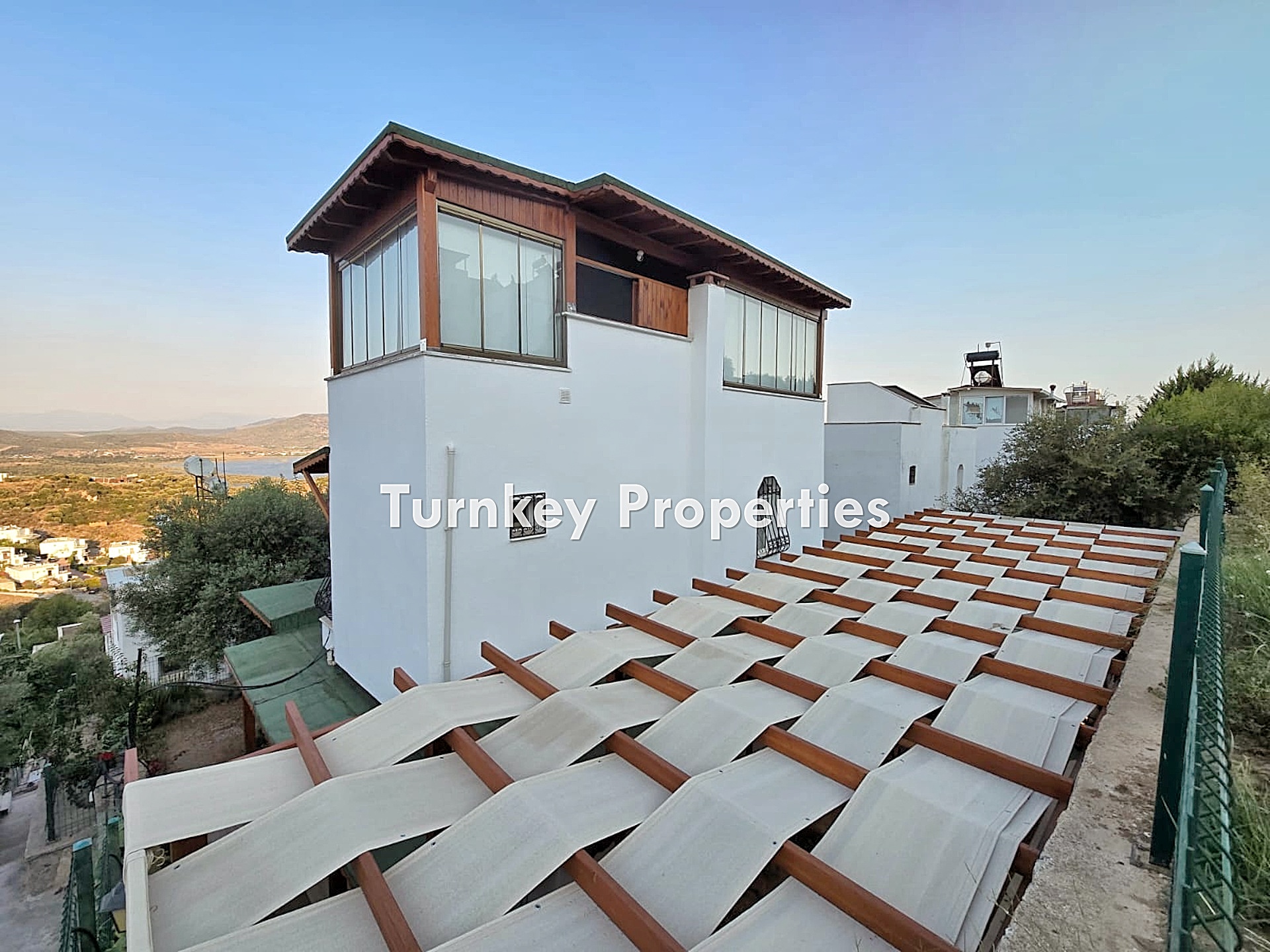 Boğaziçi Satılık Müstakil Ev Ortak Plajlı Site İçinde Havuz Teras