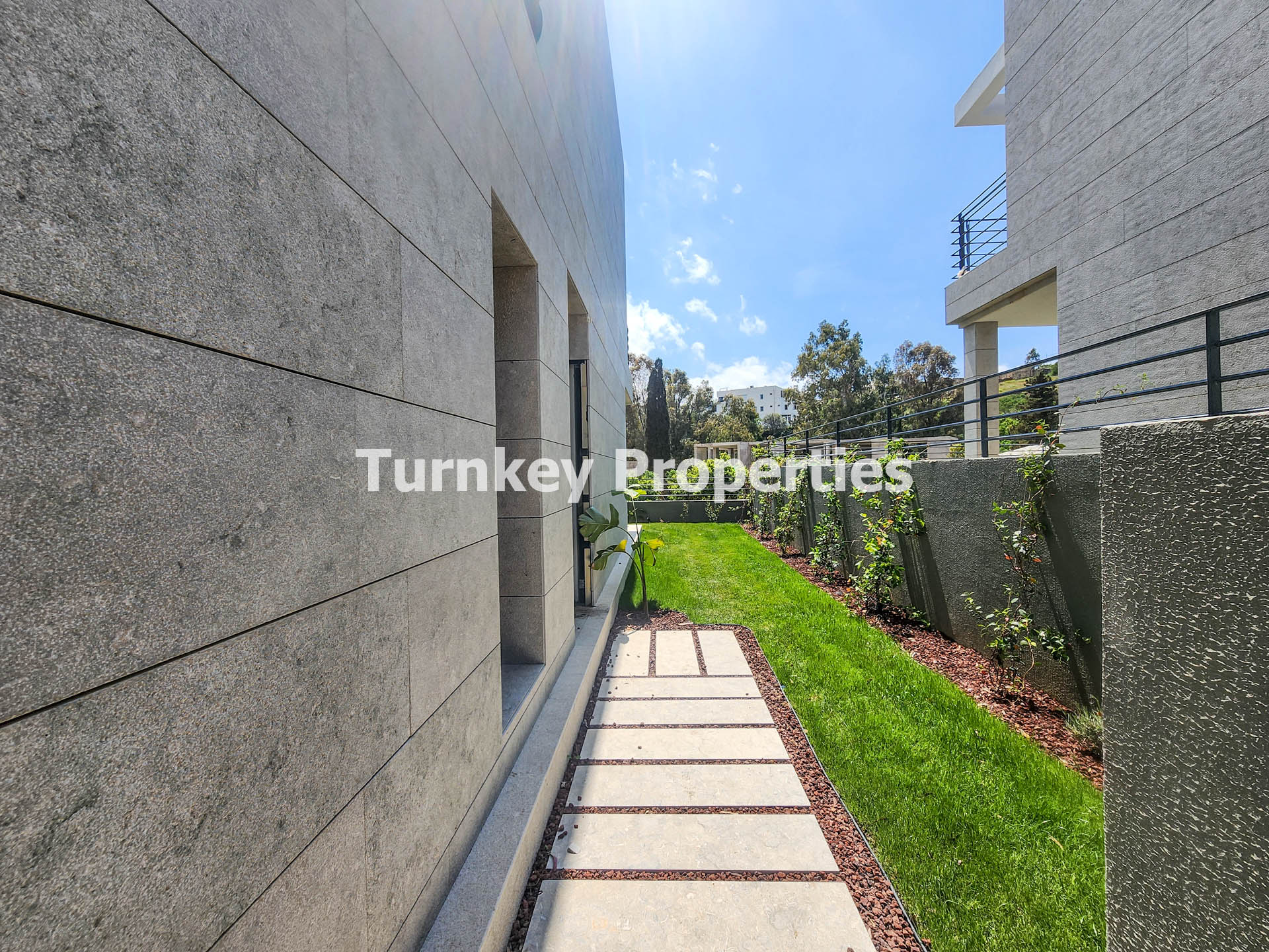 Bodrum Dereköy'de Satılık Daire Modern Tasarım Bahçe Kullanımlı