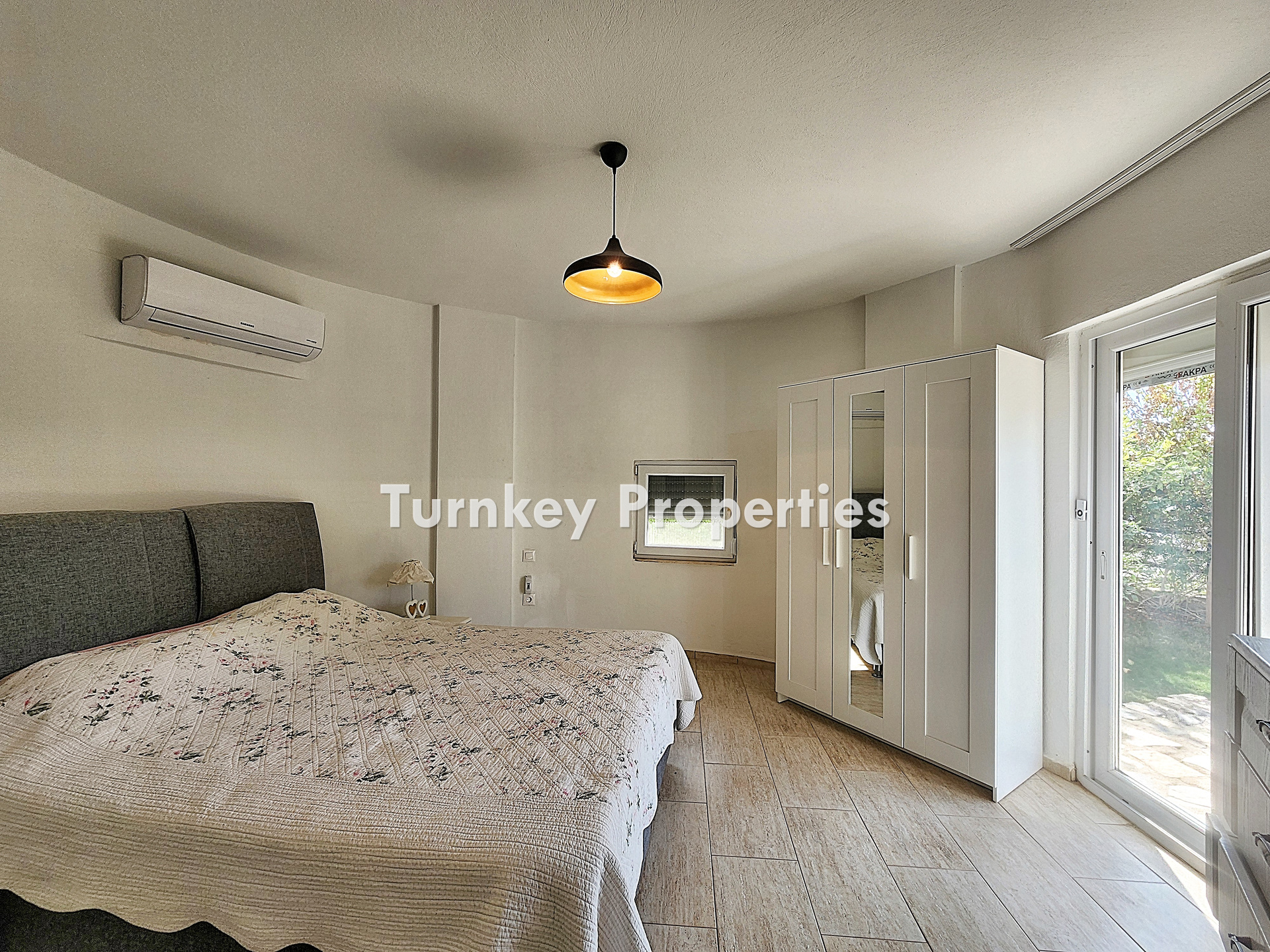 Milas Dörttepe Kiralık Müstakil Ev Göl Manzaralı Bahçeli Villa