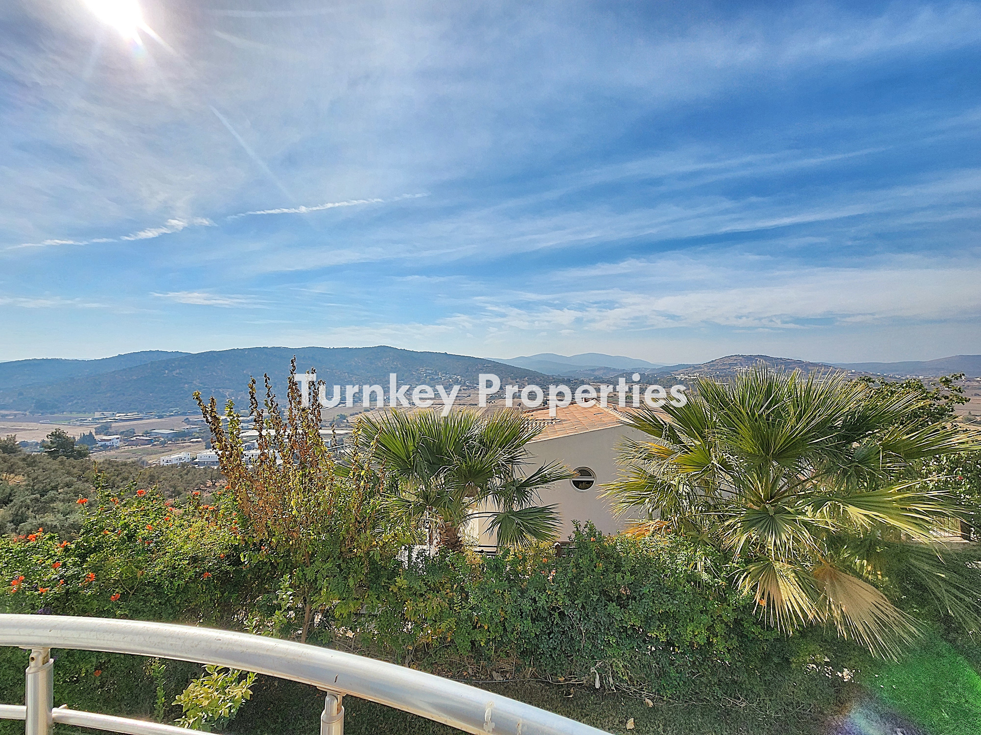 Milas Dörttepe Kiralık Müstakil Ev Göl Manzaralı Bahçeli Villa