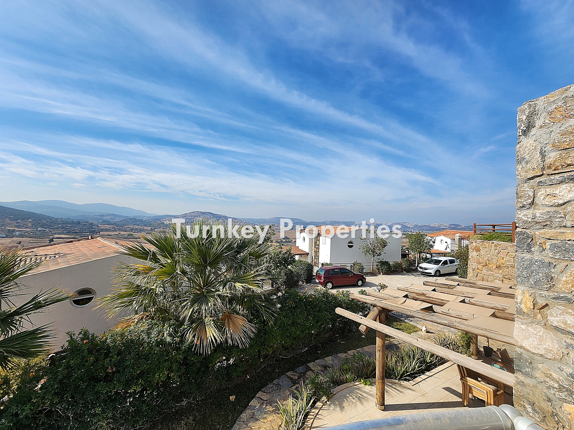 Milas Dörttepe Kiralık Müstakil Ev Göl Manzaralı Bahçeli Villa