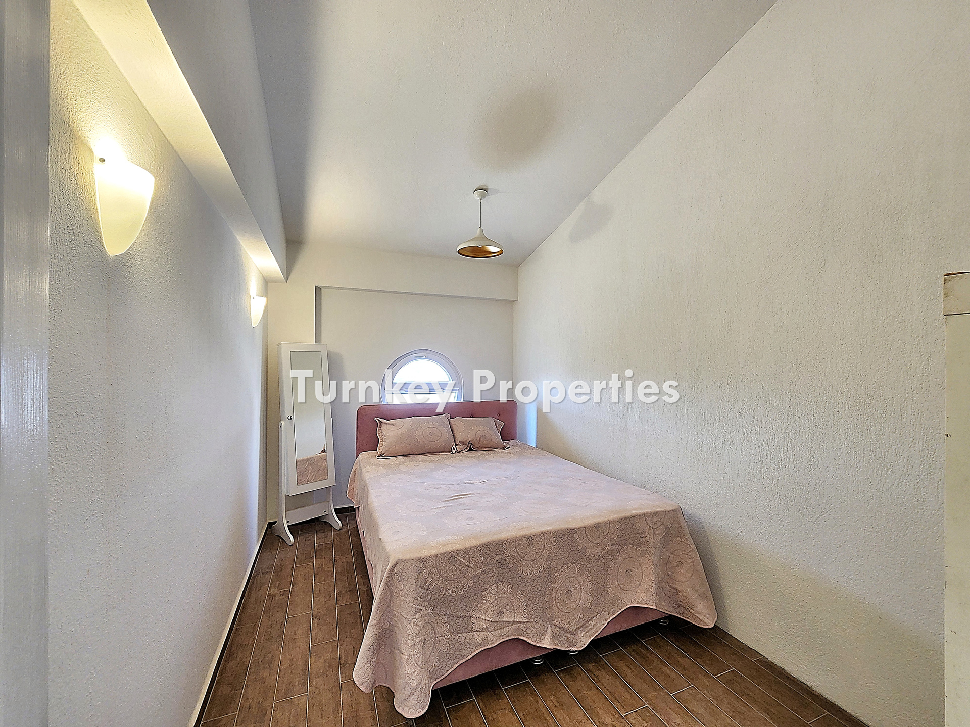 Milas Dörttepe Kiralık Müstakil Ev Göl Manzaralı Bahçeli Villa