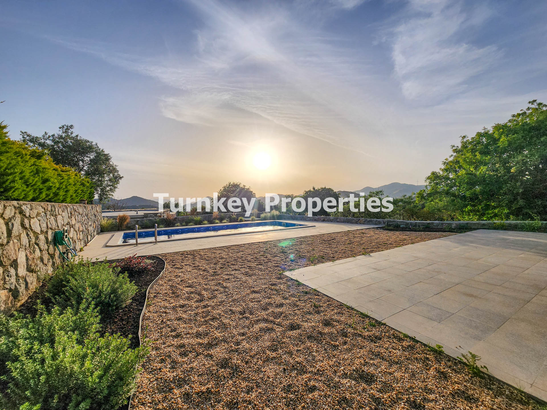 Bodrum Satılık Villa Tek Katlı Taş Mimarili Geniş Bahçe Bungalov