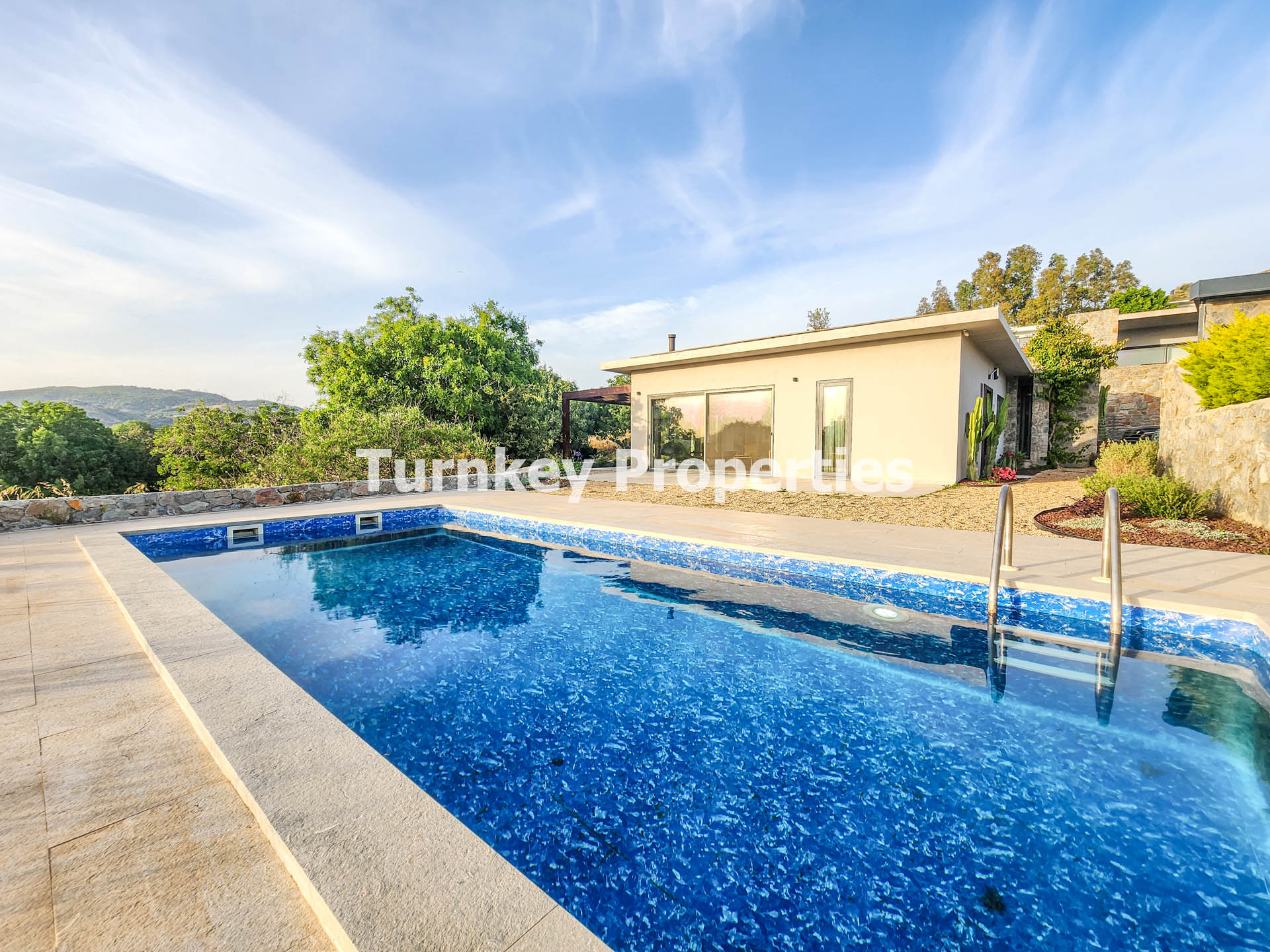 Bodrum Satılık Villa Tek Katlı Taş Mimarili Geniş Bahçe Bungalov