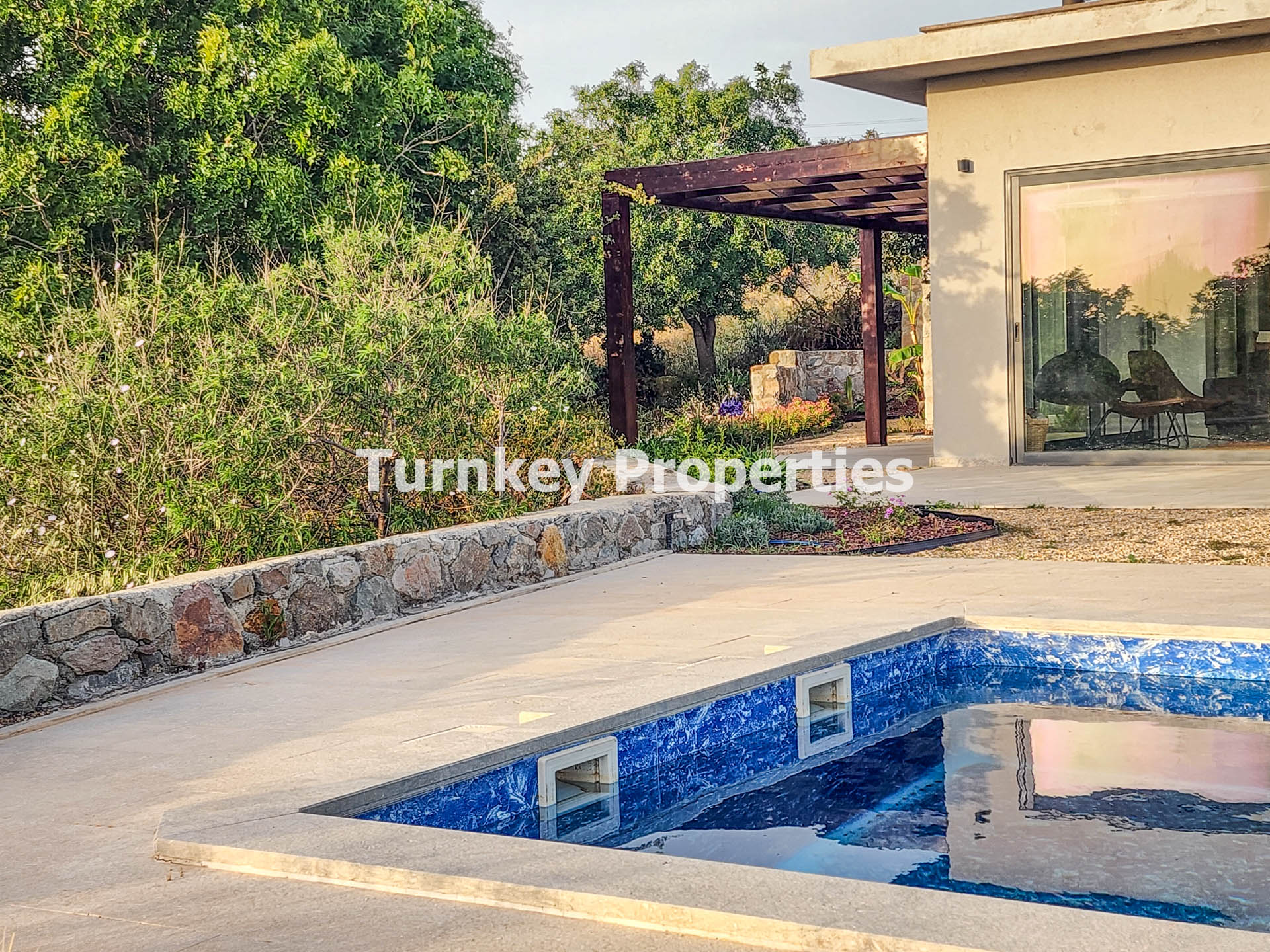 Bodrum Satılık Villa Tek Katlı Taş Mimarili Geniş Bahçe Bungalov