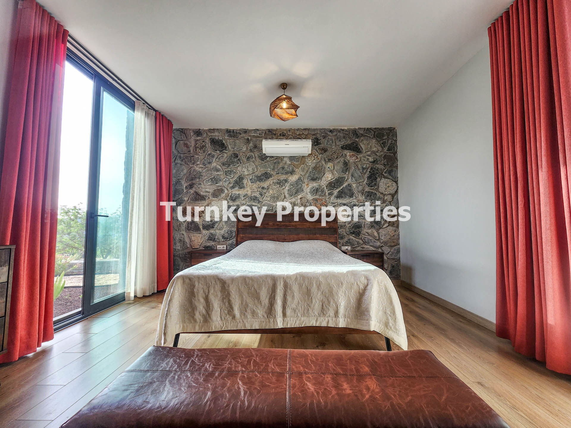 Bodrum Satılık Villa Tek Katlı Taş Mimarili Geniş Bahçe Bungalov