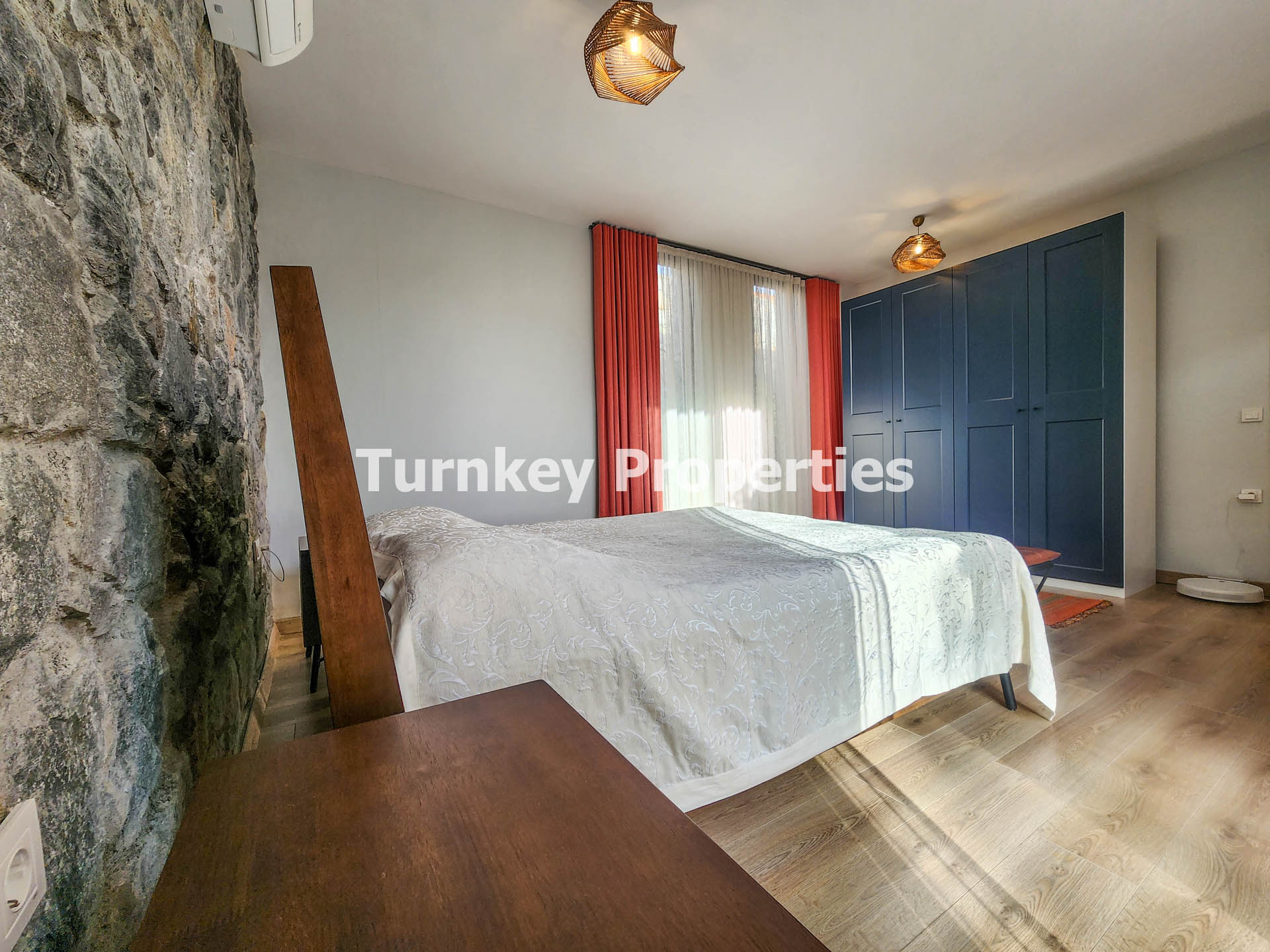 Bodrum Satılık Villa Tek Katlı Taş Mimarili Geniş Bahçe Bungalov