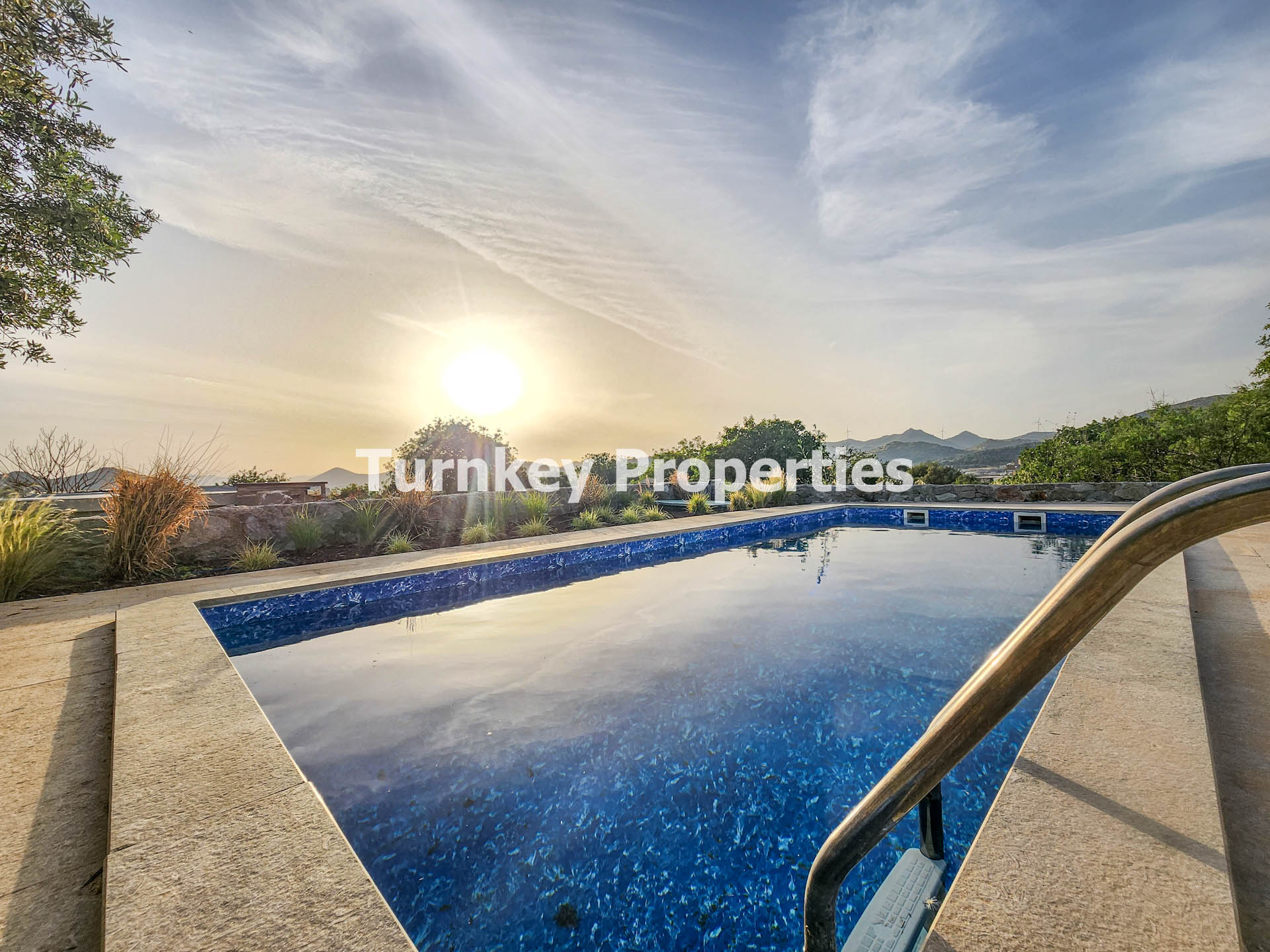 Bodrum Satılık Villa Tek Katlı Taş Mimarili Geniş Bahçe Bungalov