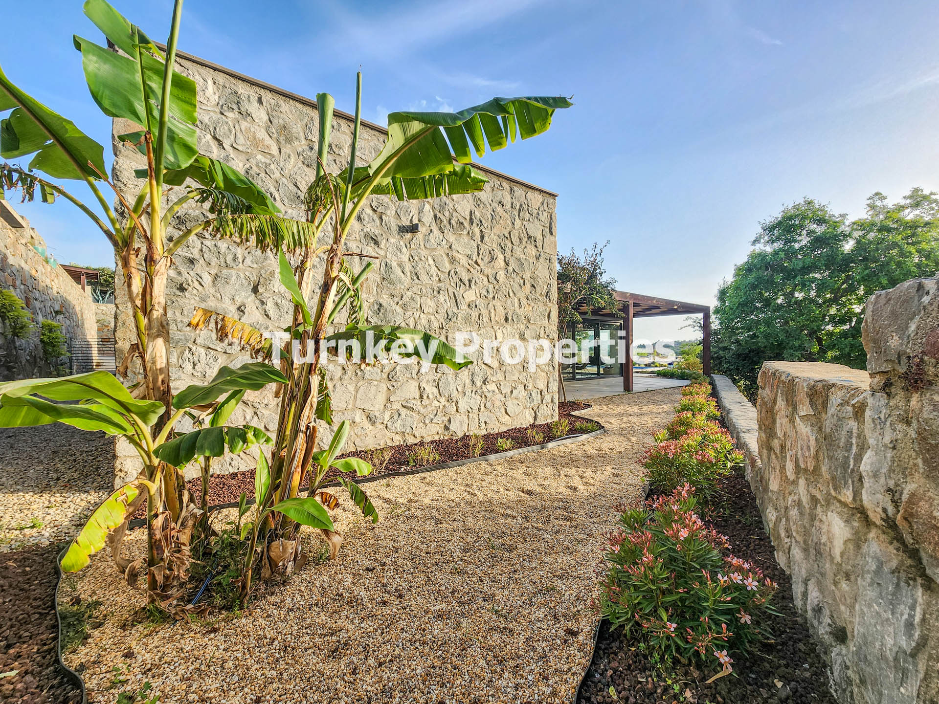 Bodrum Satılık Villa Tek Katlı Taş Mimarili Geniş Bahçe Bungalov