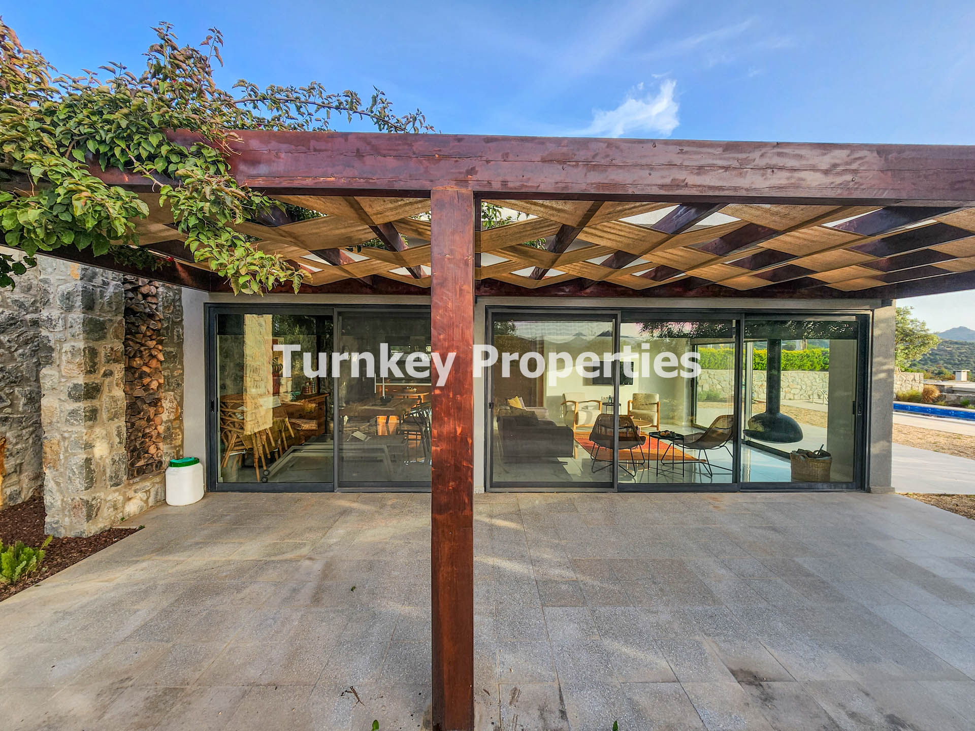 Bodrum Satılık Villa Tek Katlı Taş Mimarili Geniş Bahçe Bungalov